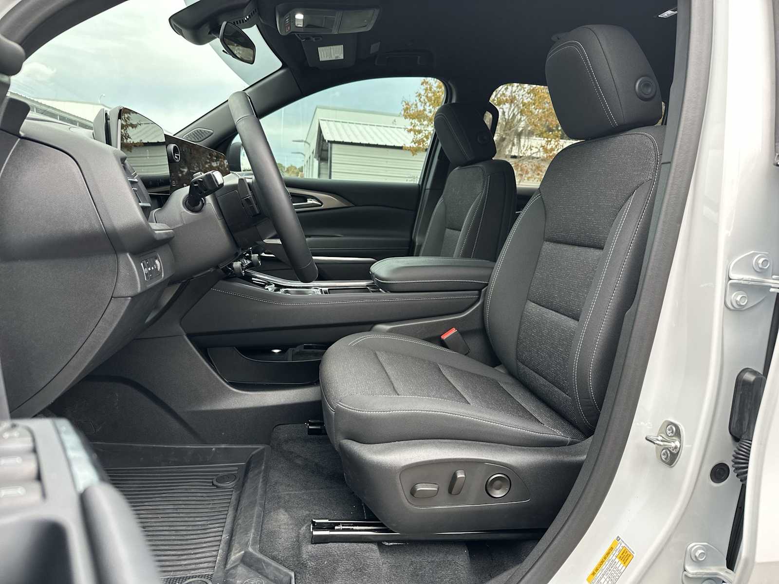 Thumbnail: 2025 Chevrolet Traverse - 15