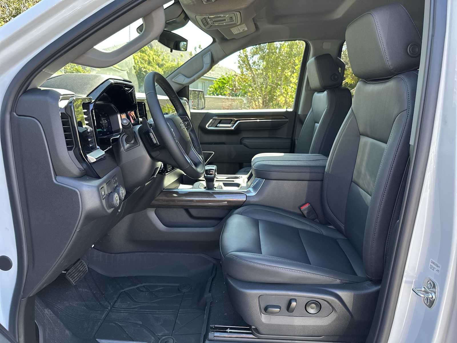 Thumbnail: 2026 Chevrolet Silverado 1500 - 15