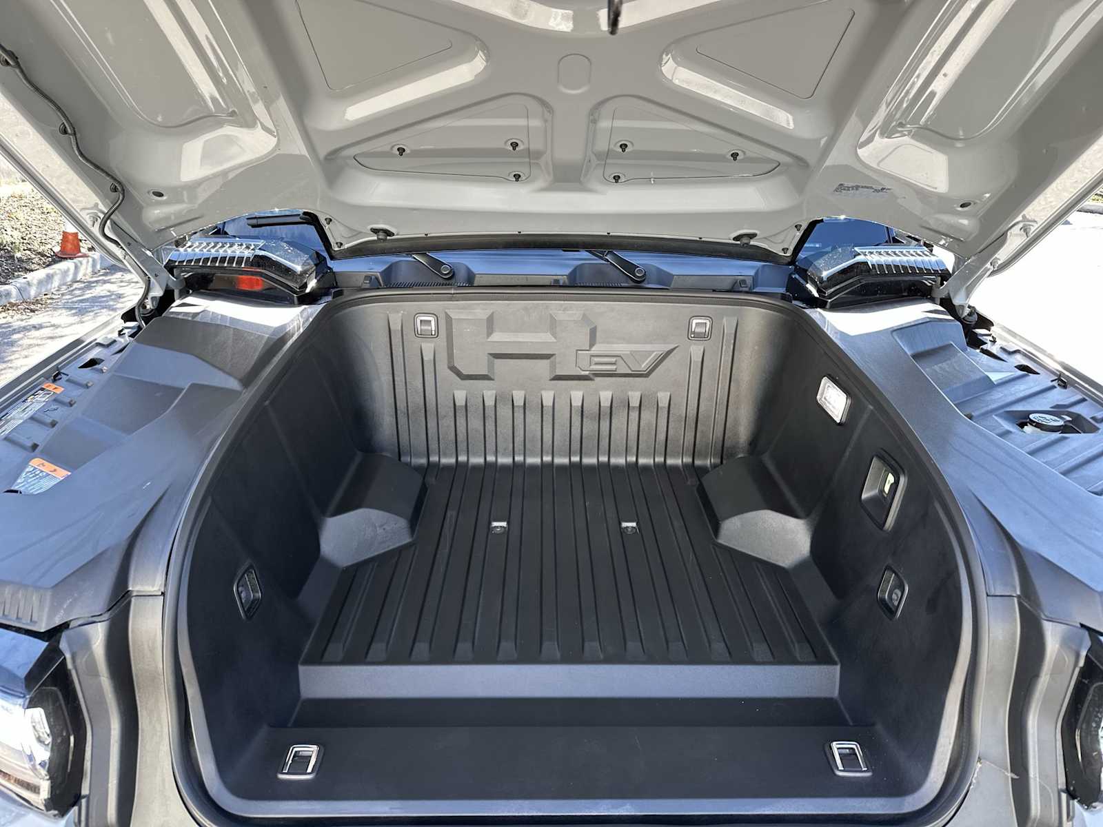 Thumbnail: 2025 GMC Hummer EV - 13