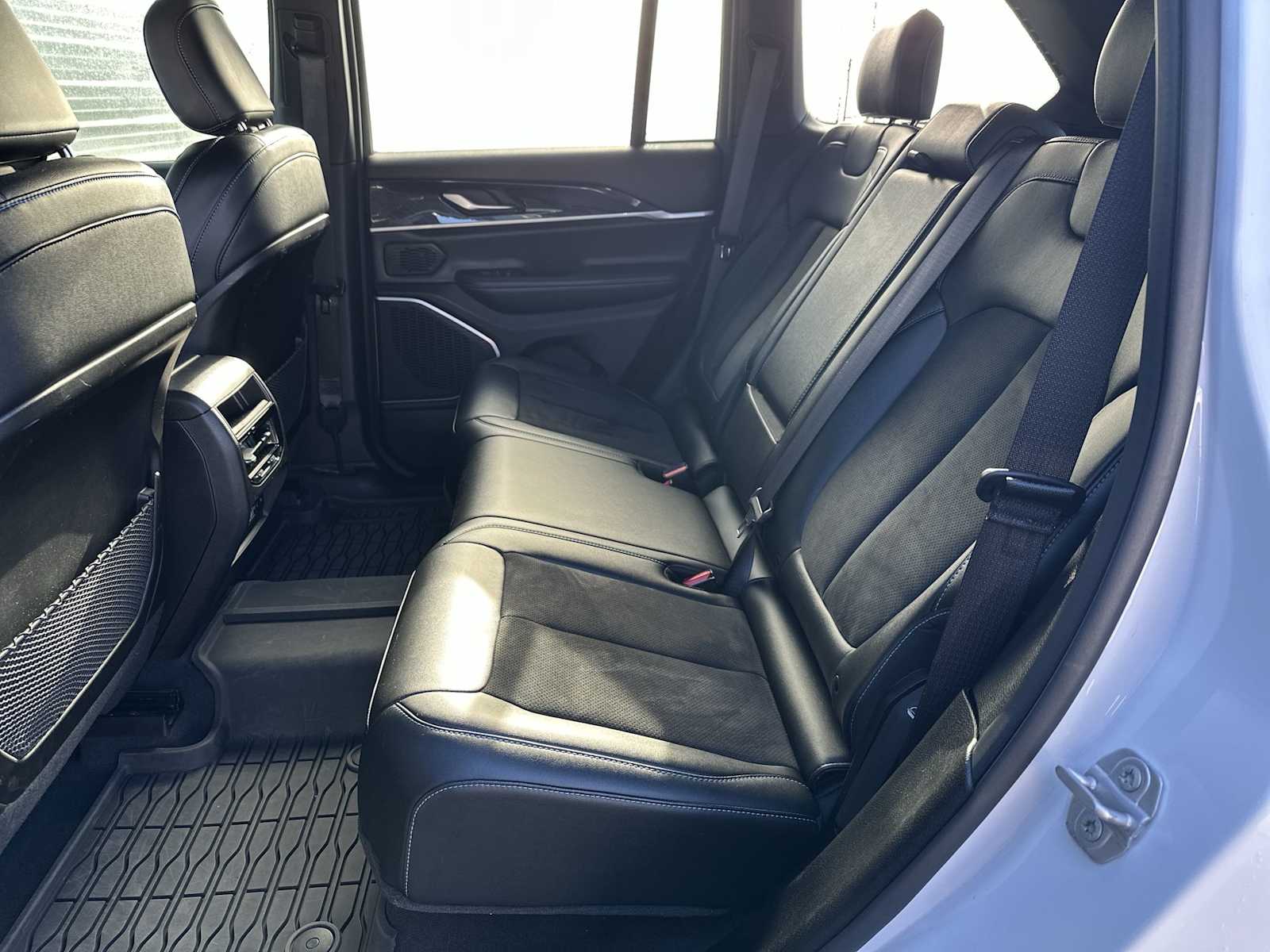 Thumbnail: 2022 Jeep Grand Cherokee - 17