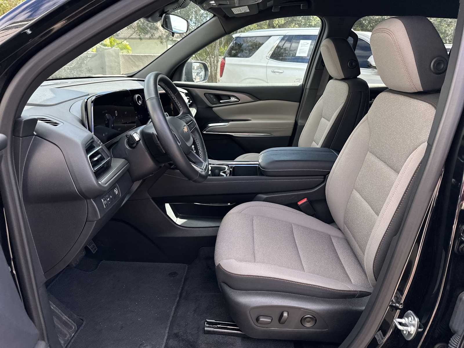 Thumbnail: 2025 Chevrolet Traverse - 15