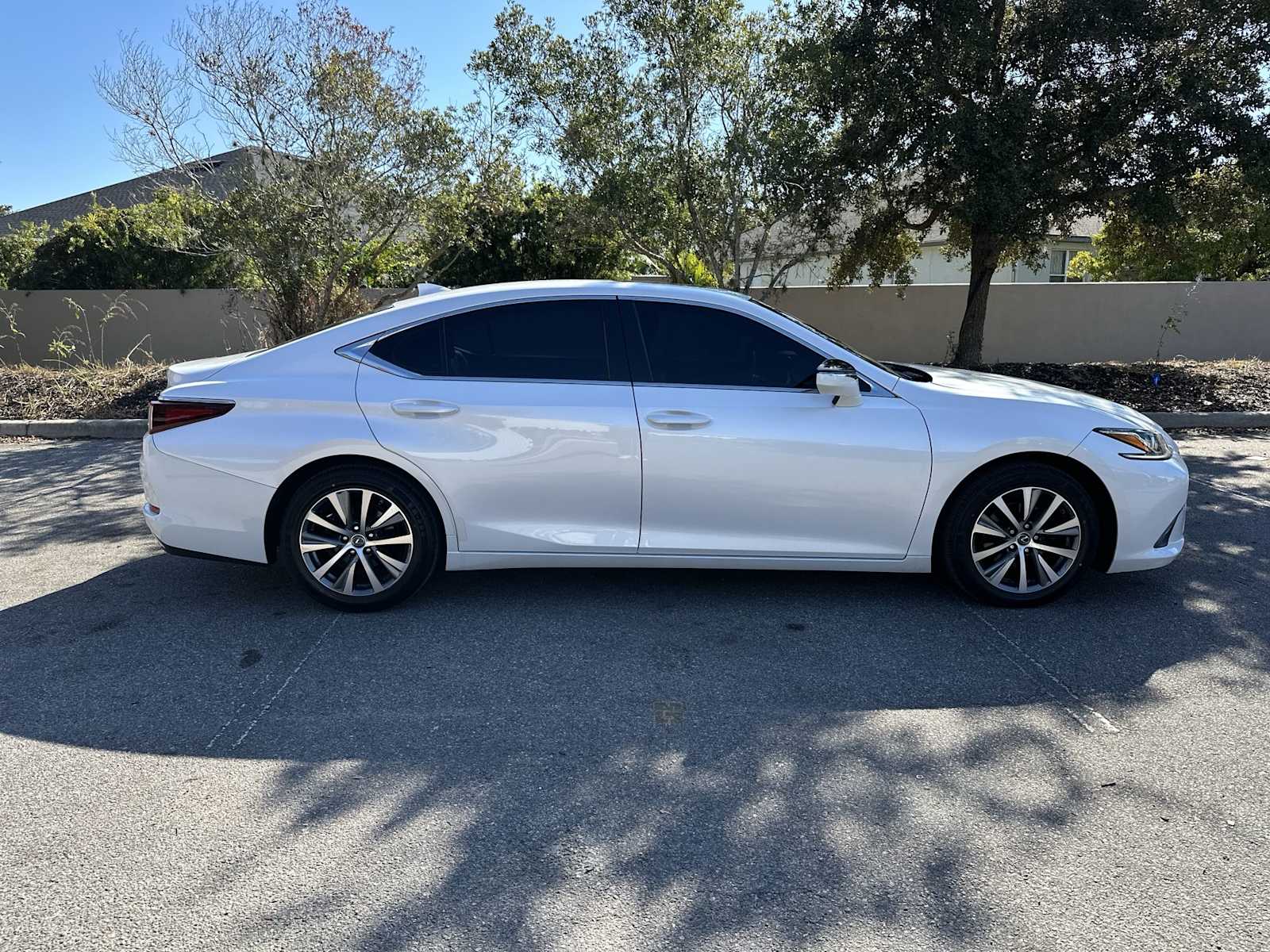 Thumbnail: 2021 Lexus ES - 7