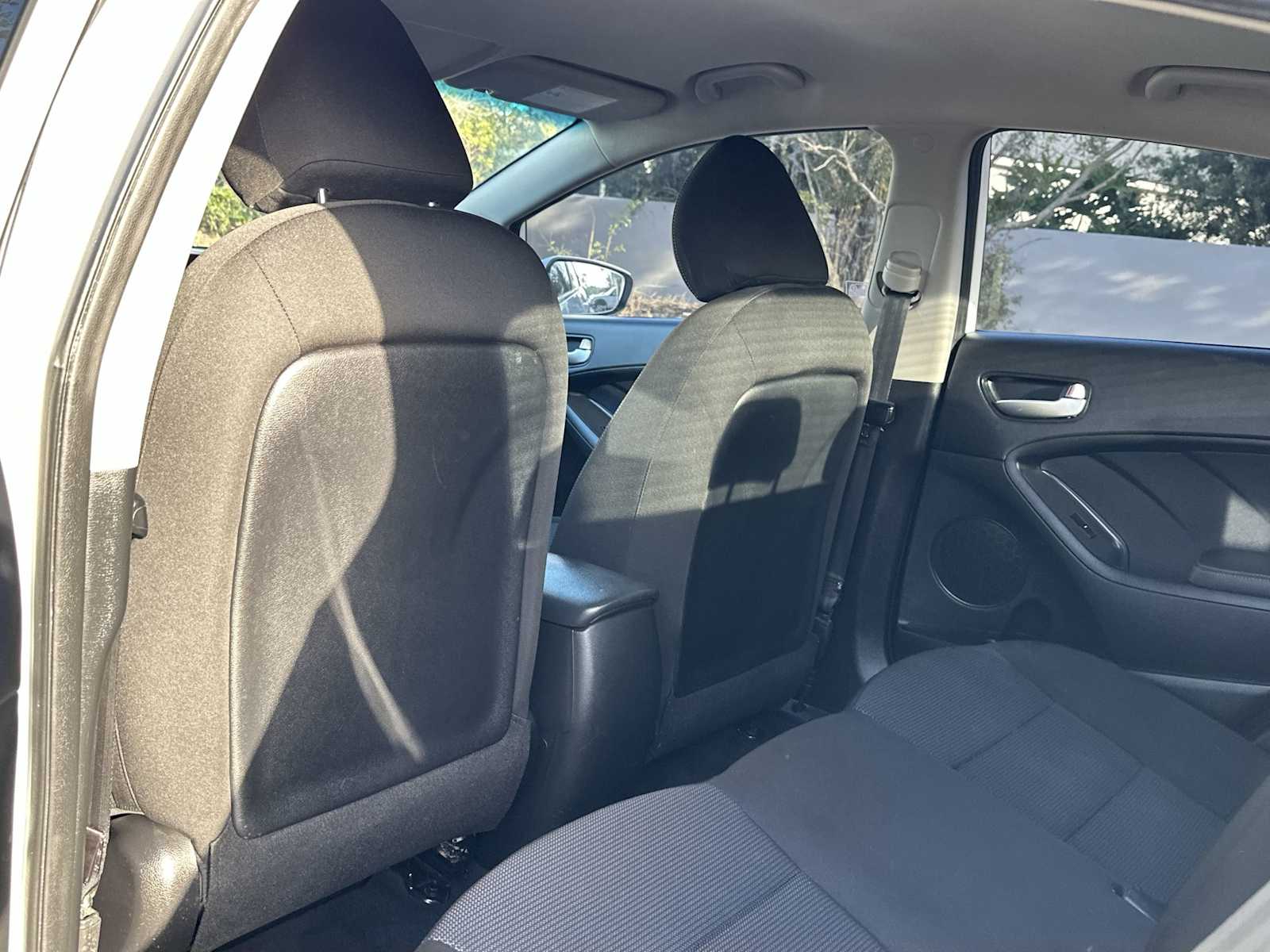 Thumbnail: 2018 Kia Forte - 16