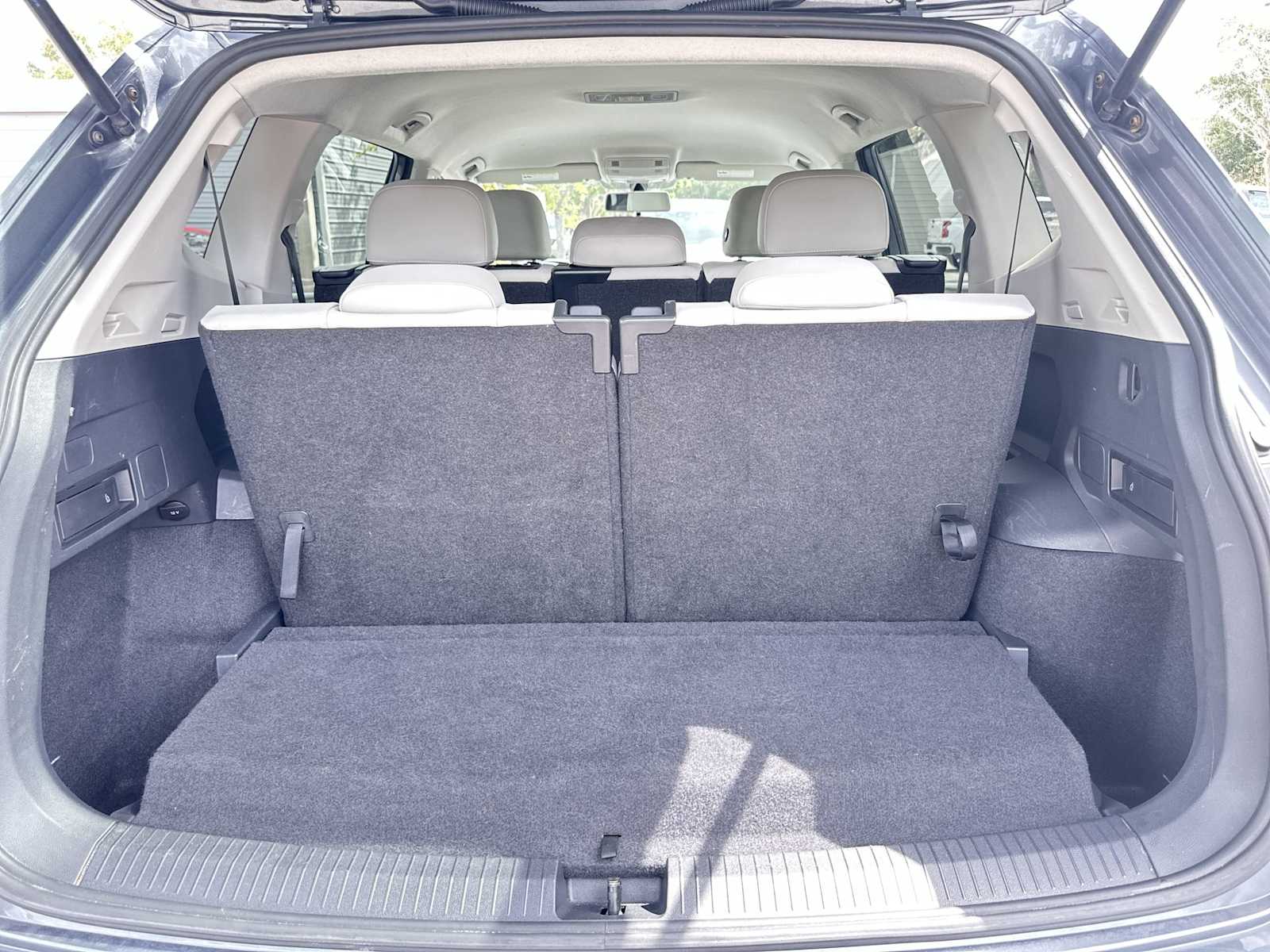 Thumbnail: 2019 Volkswagen Tiguan - 25