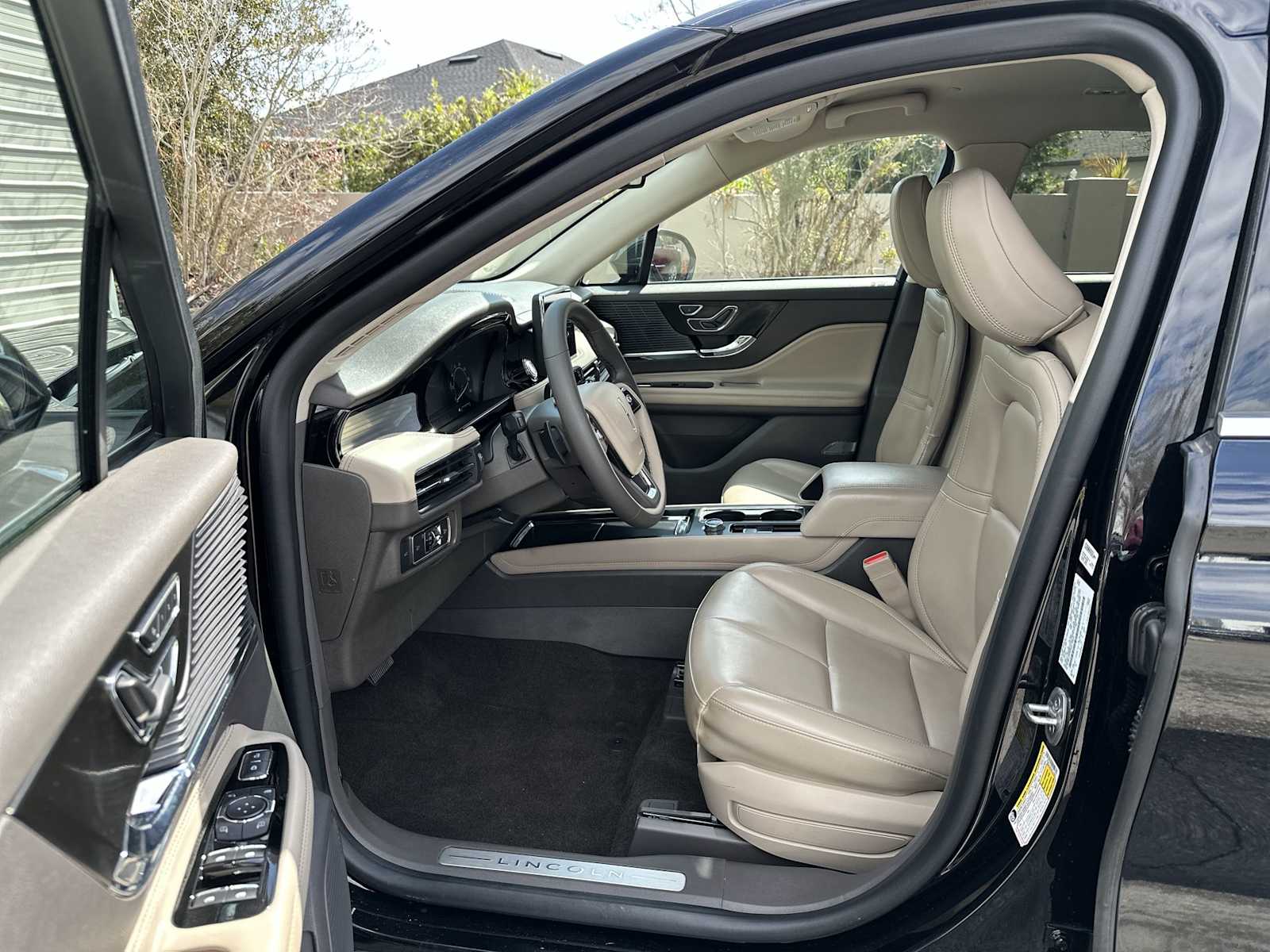 Thumbnail: 2022 Lincoln Corsair - 2