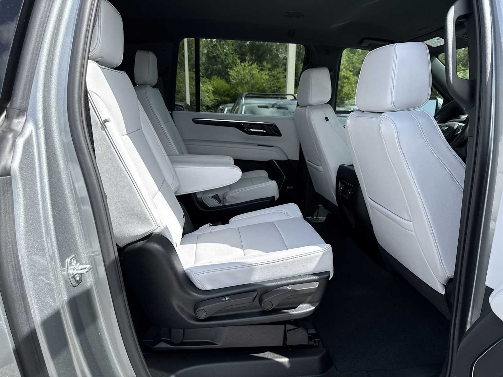 Thumbnail: 2025 Chevrolet Suburban - 18