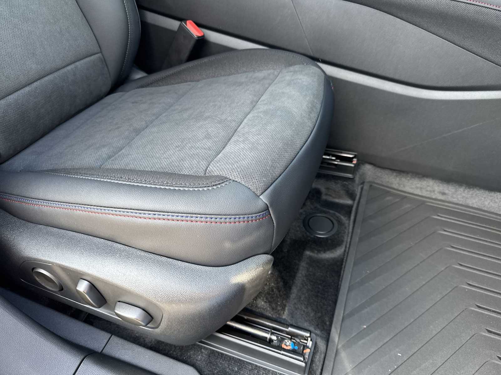 Thumbnail: 2025 Chevrolet Blazer EV - 26