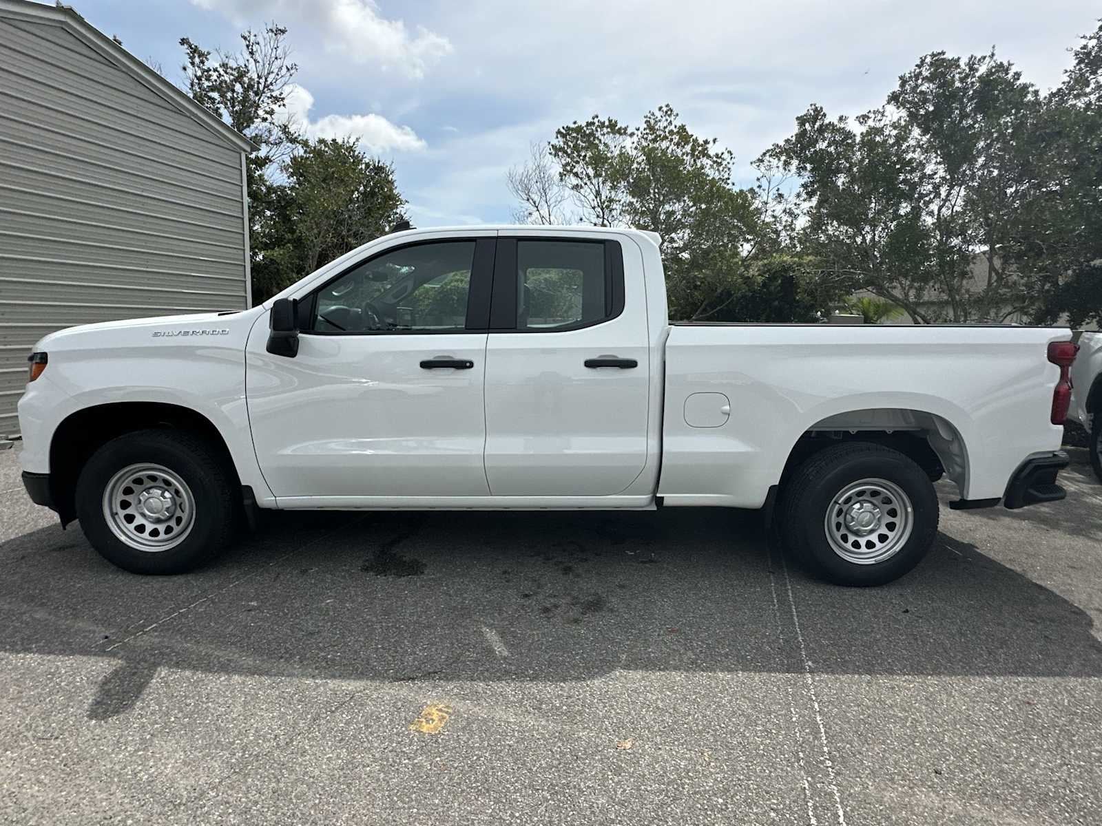 Thumbnail: 2026 Chevrolet Silverado 1500 - 3