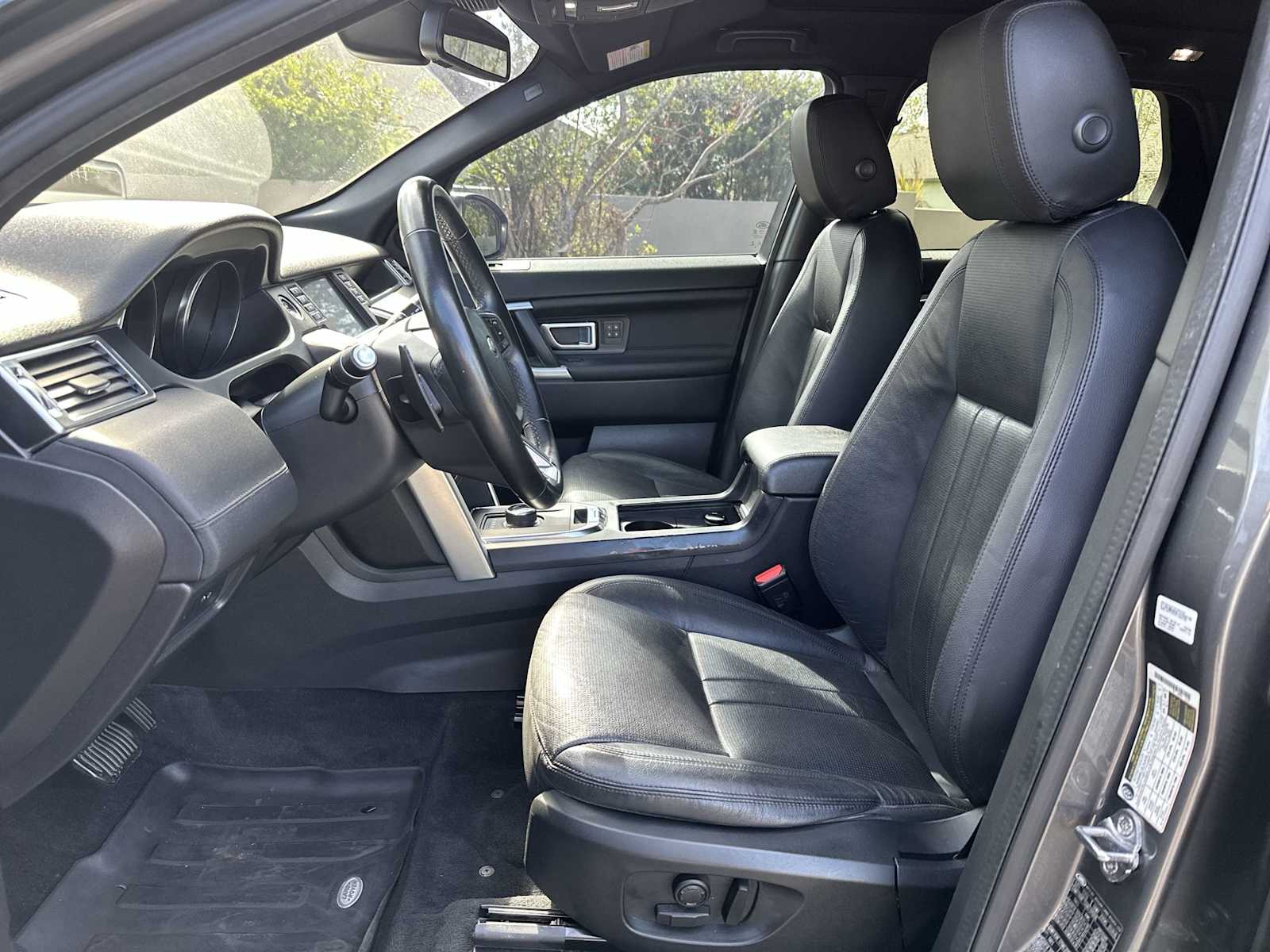 Thumbnail: 2019 Land Rover Discovery Sport - 15