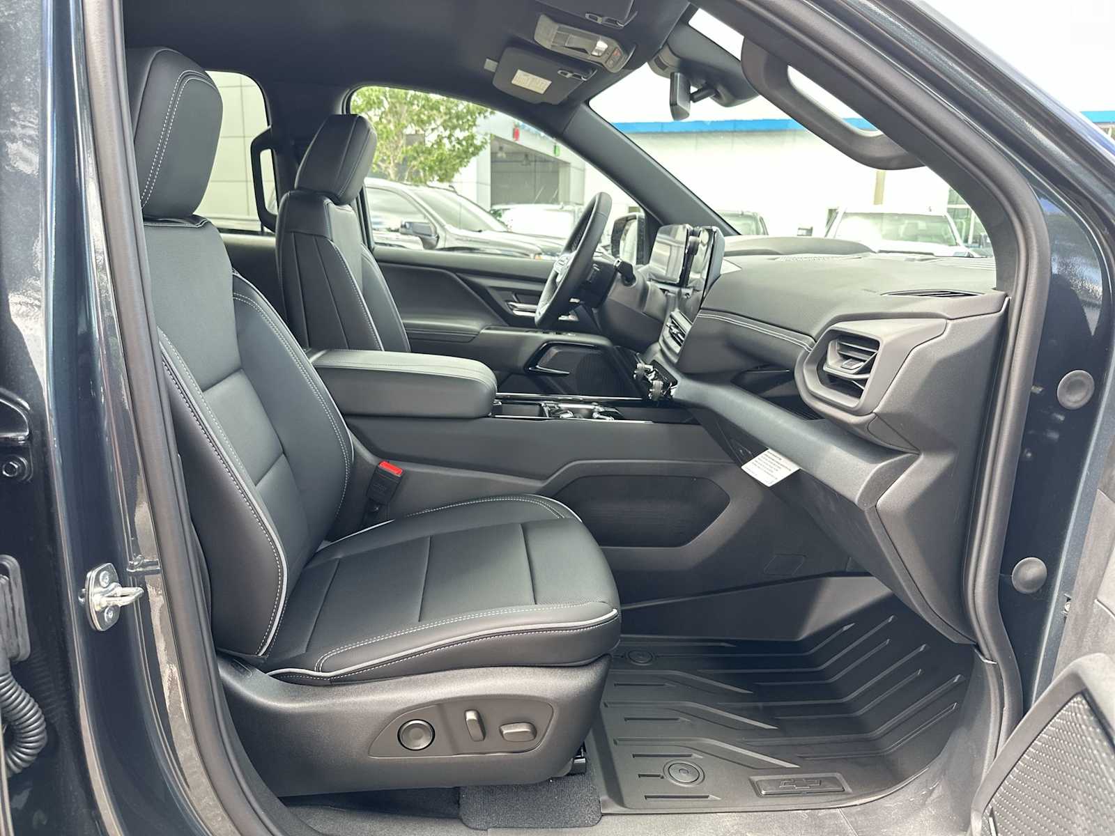 Thumbnail: 2026 Chevrolet Silverado EV - 19