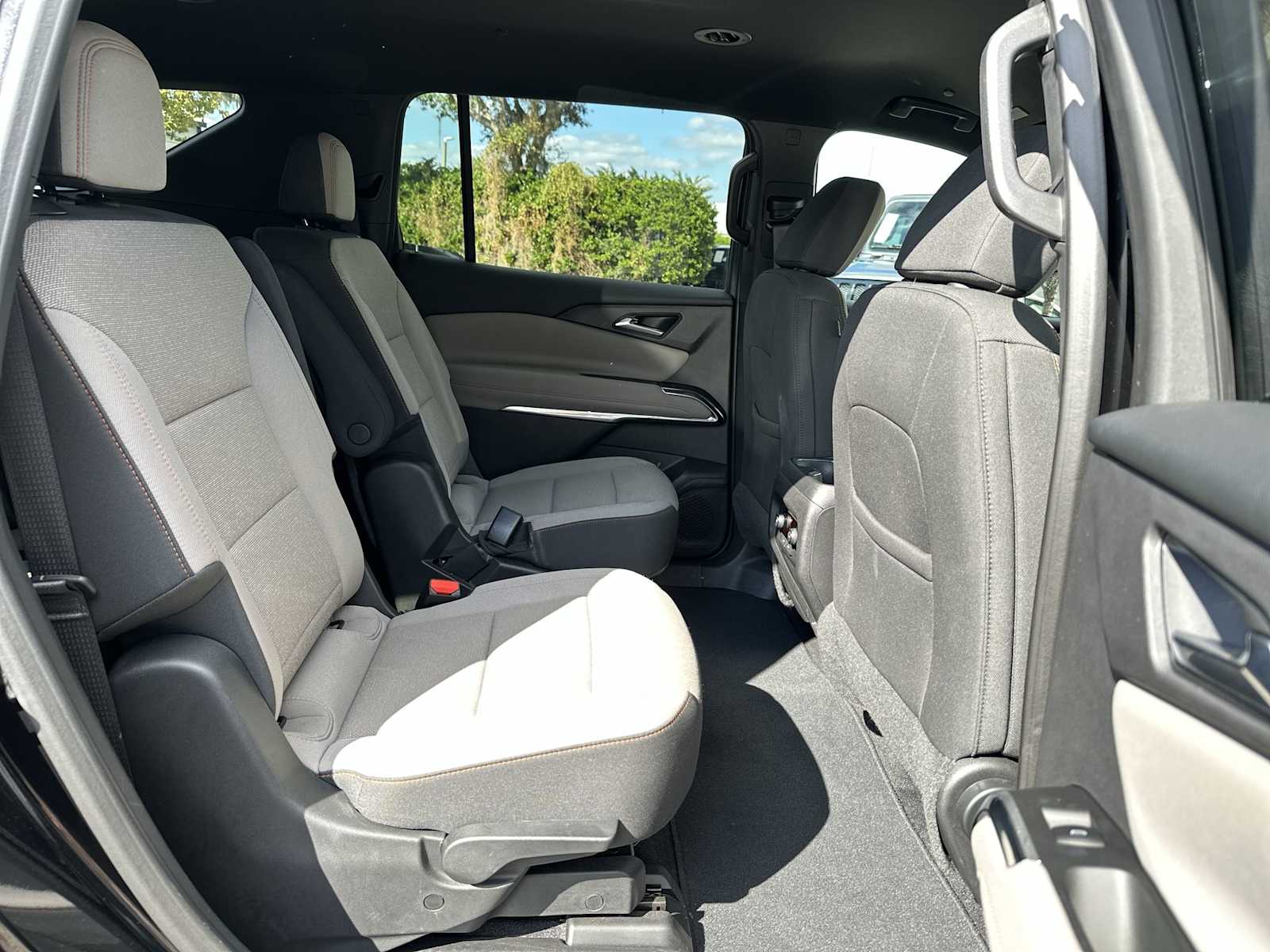 Thumbnail: 2025 Chevrolet Traverse - 18