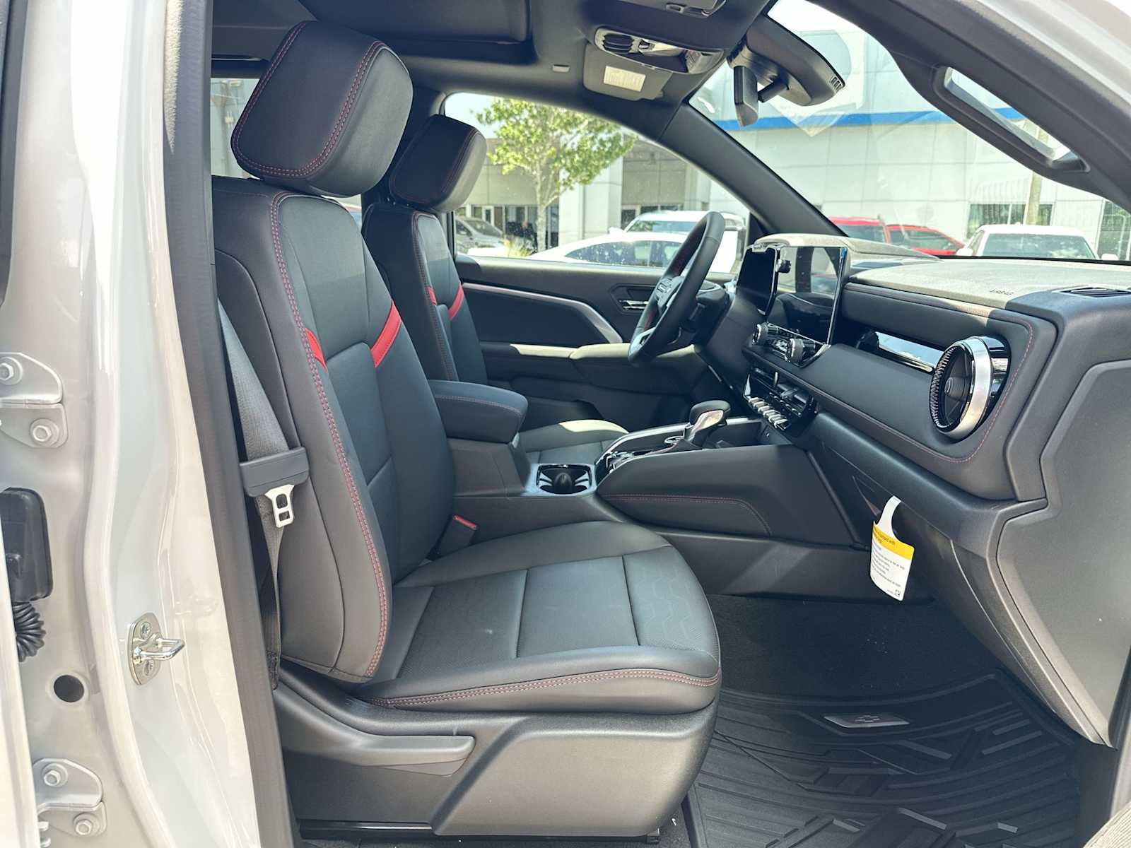 Thumbnail: 2026 Chevrolet Colorado - 19