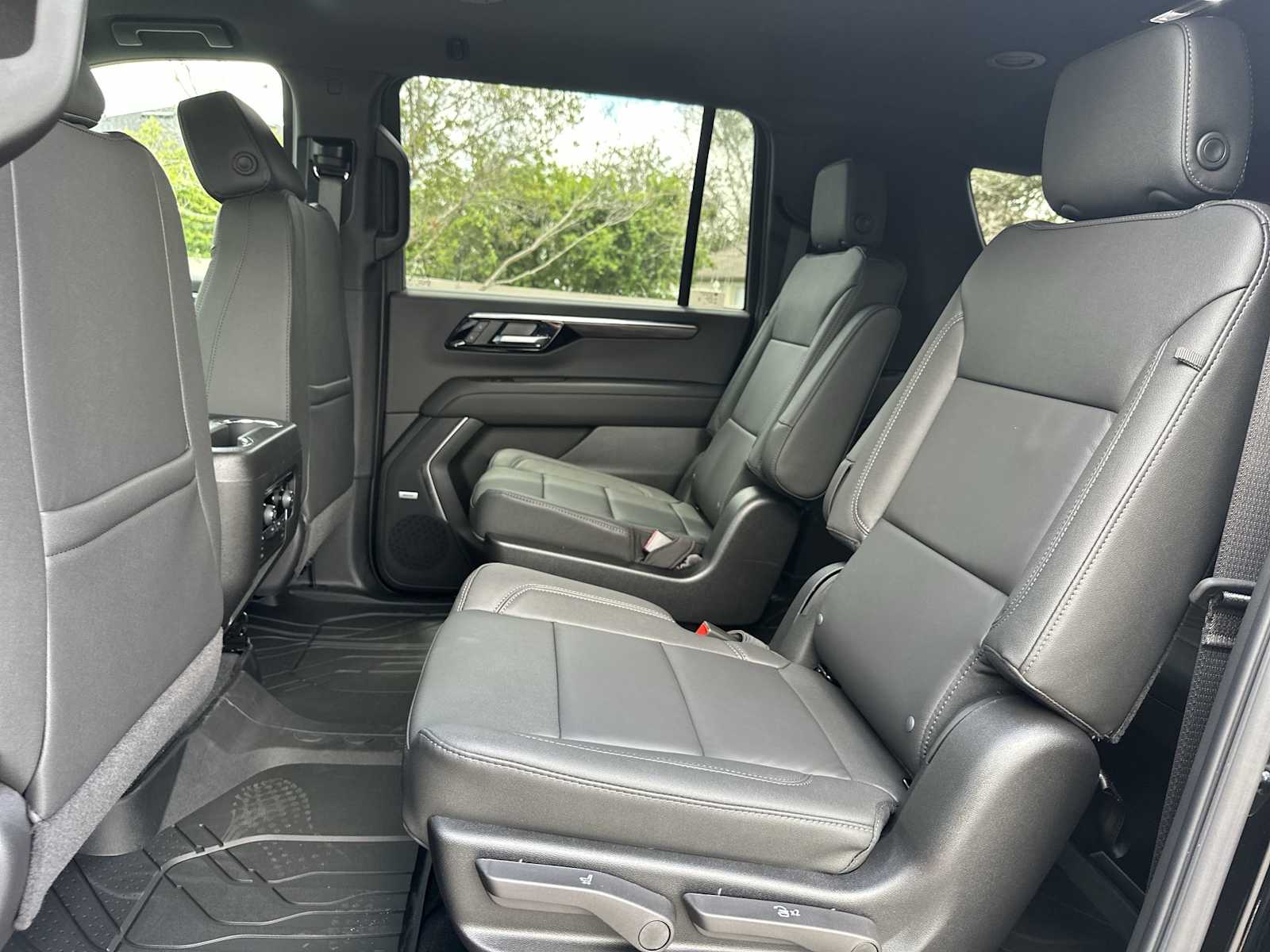 Thumbnail: 2026 Chevrolet Suburban - 17
