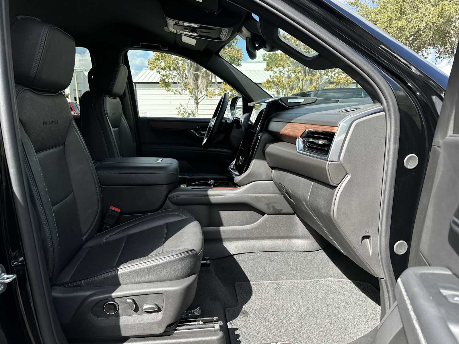 Thumbnail: 2025 GMC Yukon - 19