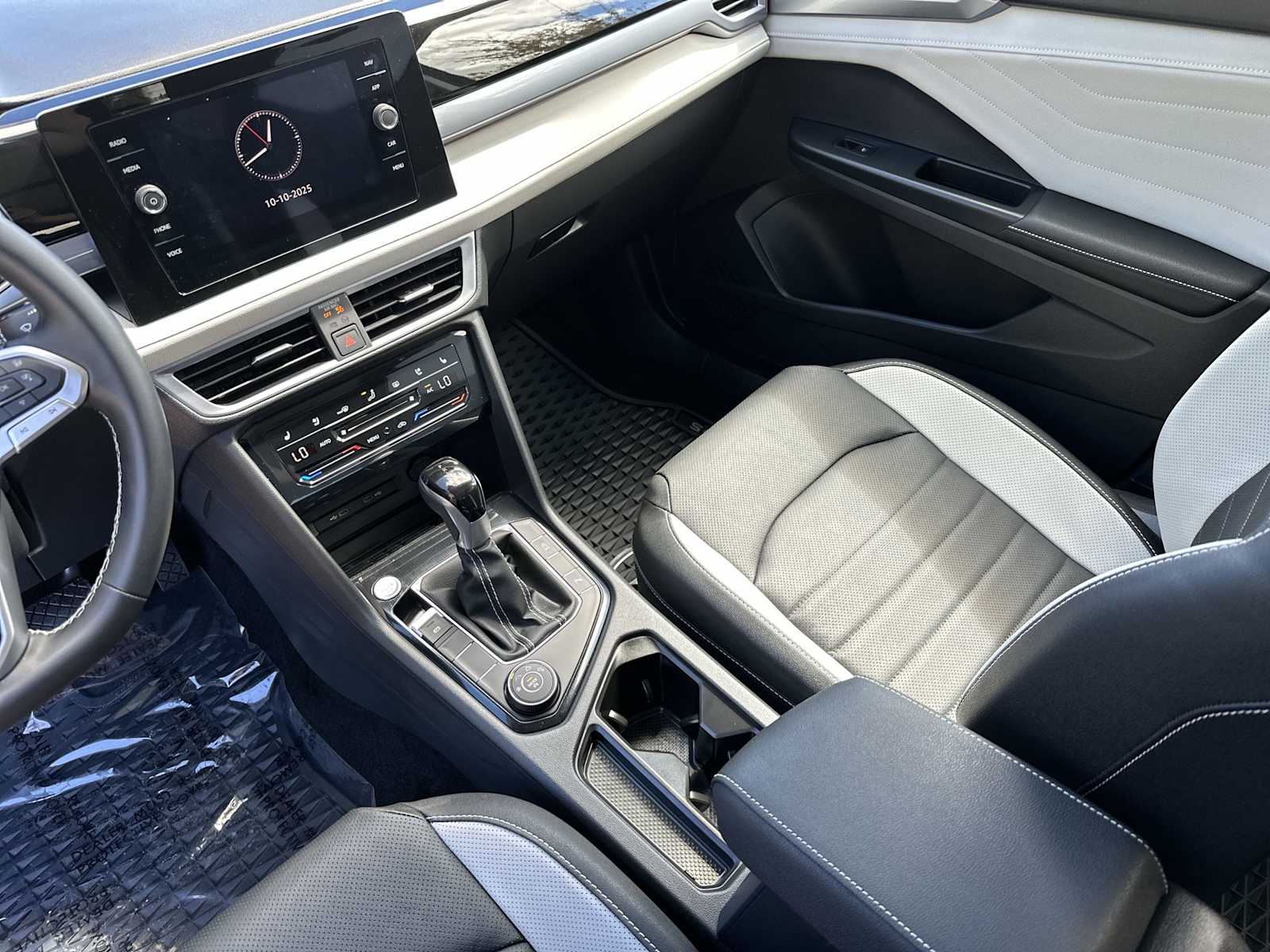 Thumbnail: 2025 Volkswagen Taos - 21