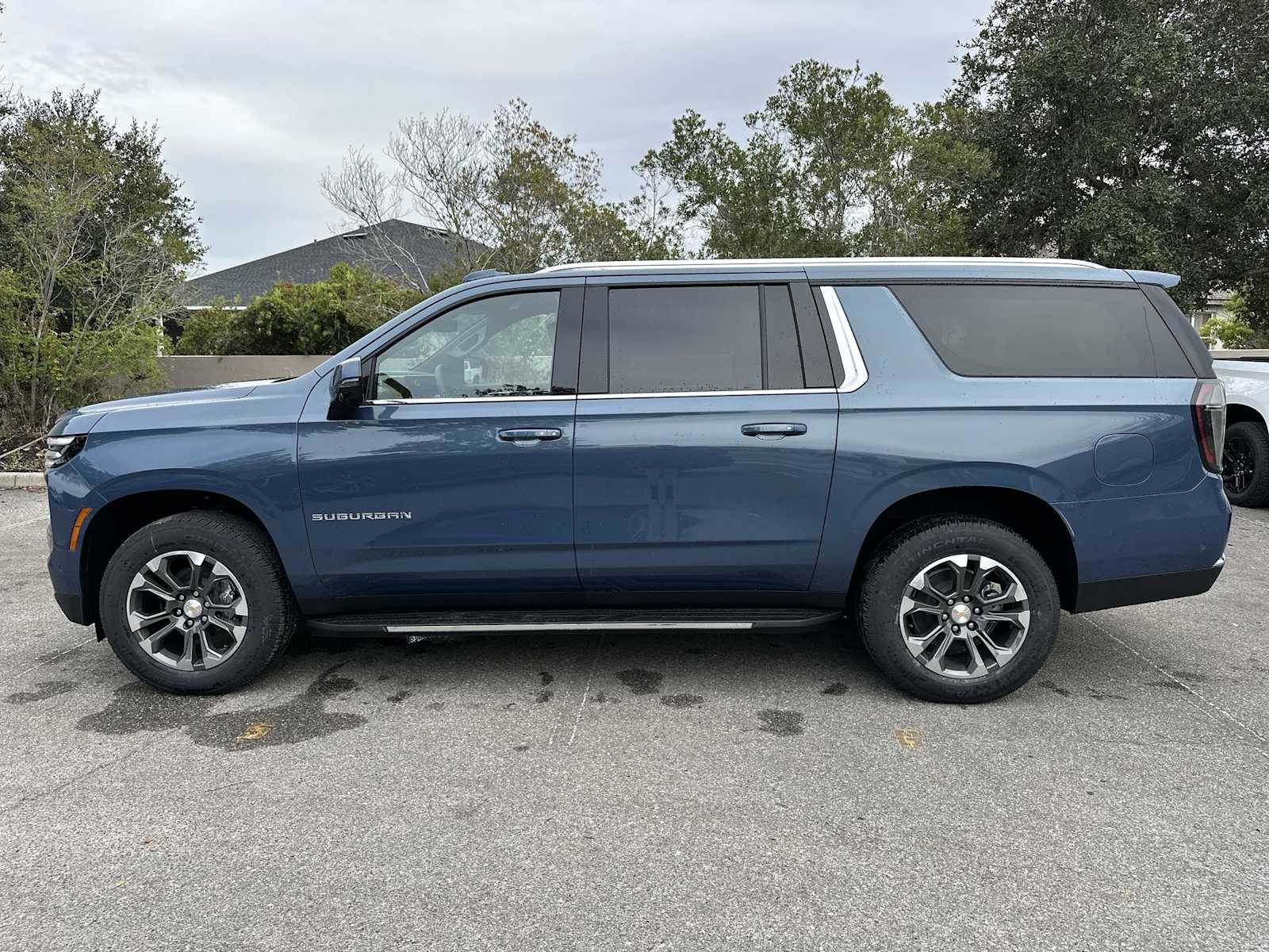 Thumbnail: 2026 Chevrolet Suburban - 3