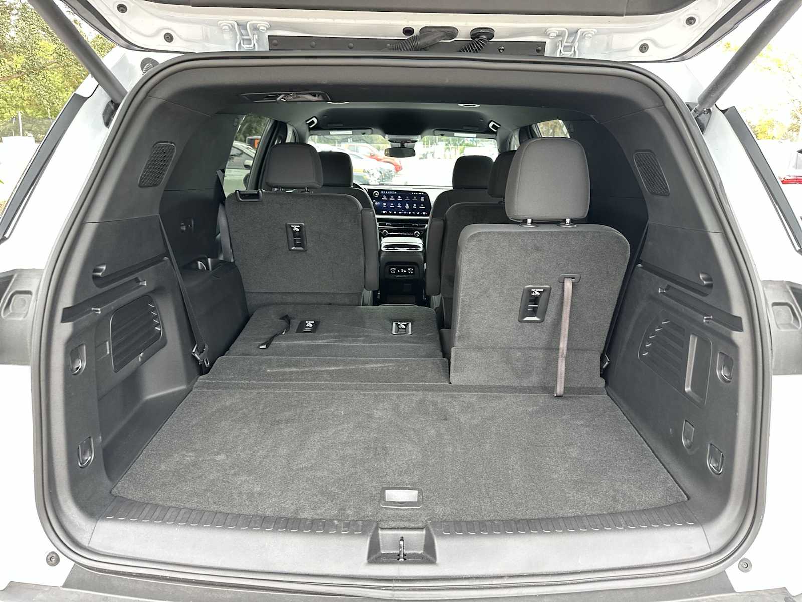 Thumbnail: 2025 Chevrolet Traverse - 25