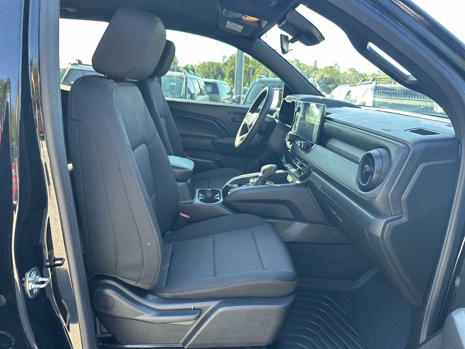 Thumbnail: 2024 Chevrolet Colorado - 19