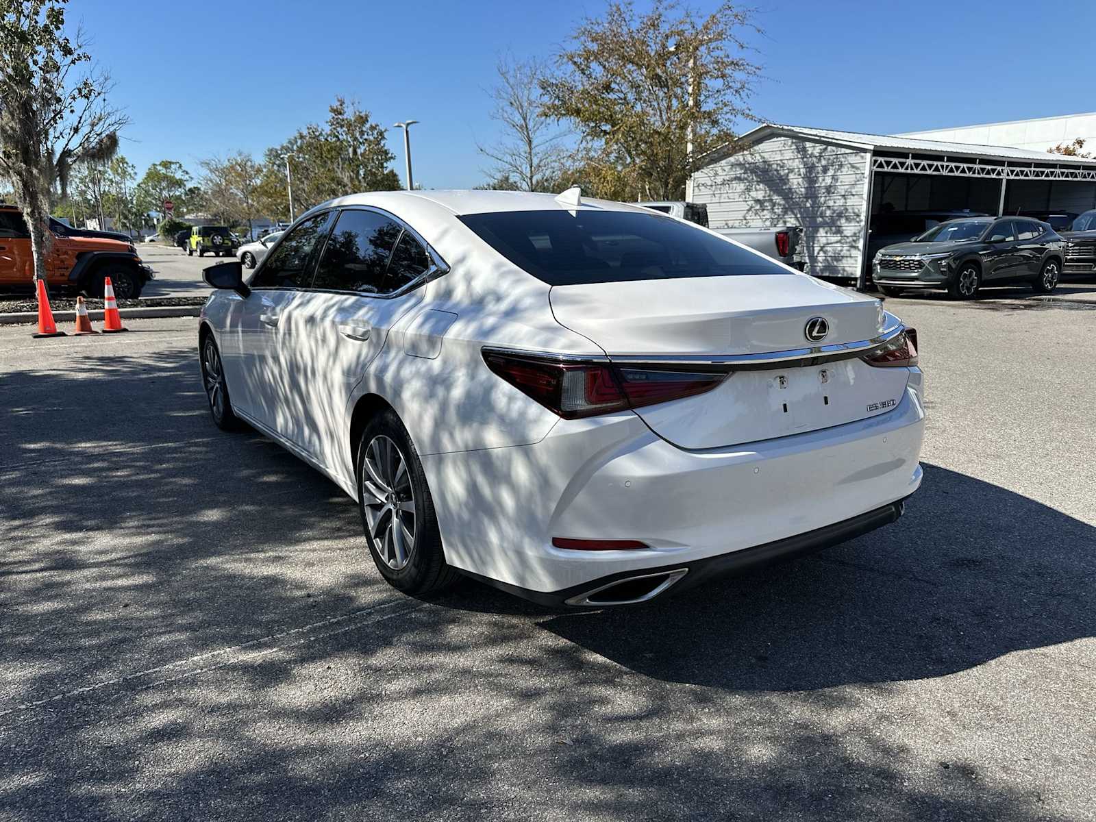 Thumbnail: 2021 Lexus ES - 4