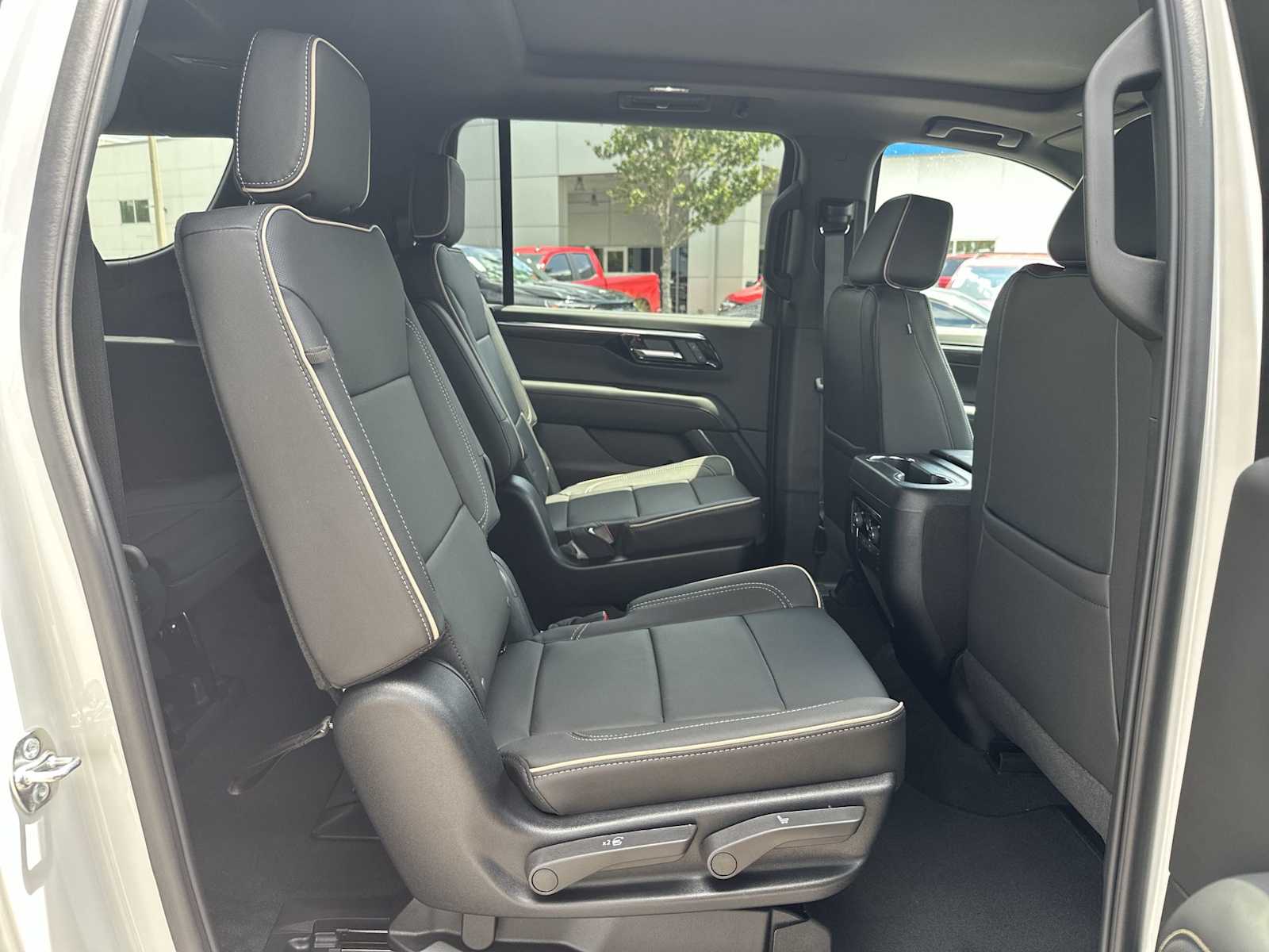 Thumbnail: 2025 Chevrolet Suburban - 18