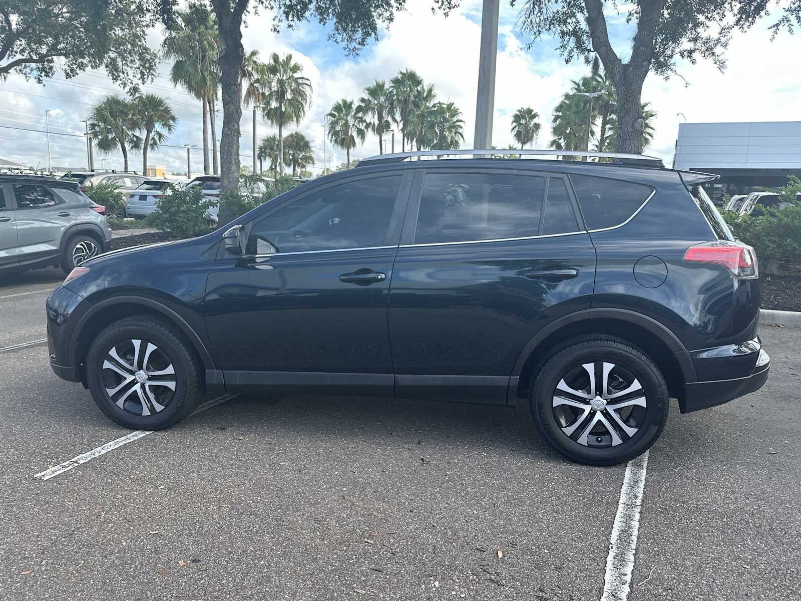 Thumbnail: 2018 Toyota RAV4 - 3