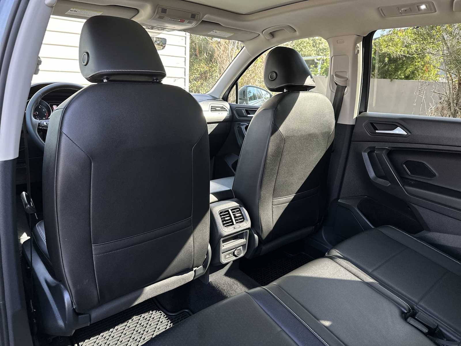 Thumbnail: 2021 Volkswagen Tiguan - 16