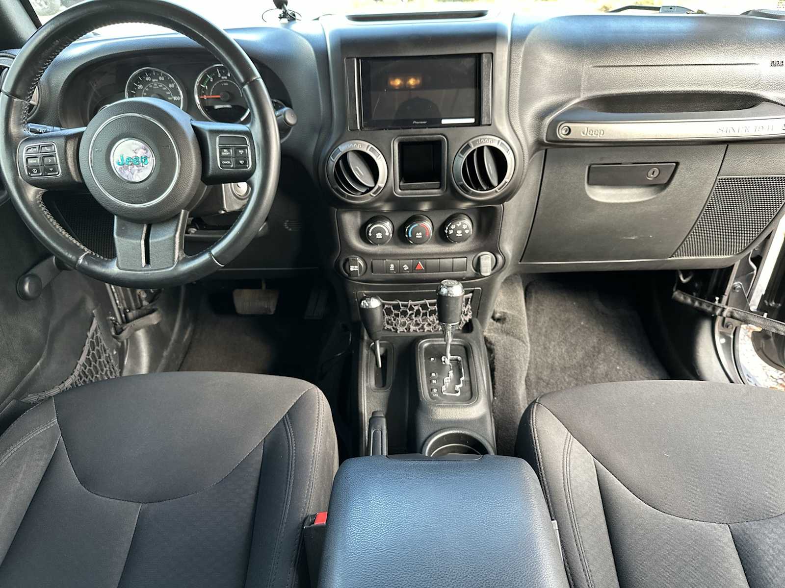 Thumbnail: 2017 Jeep Wrangler - 14