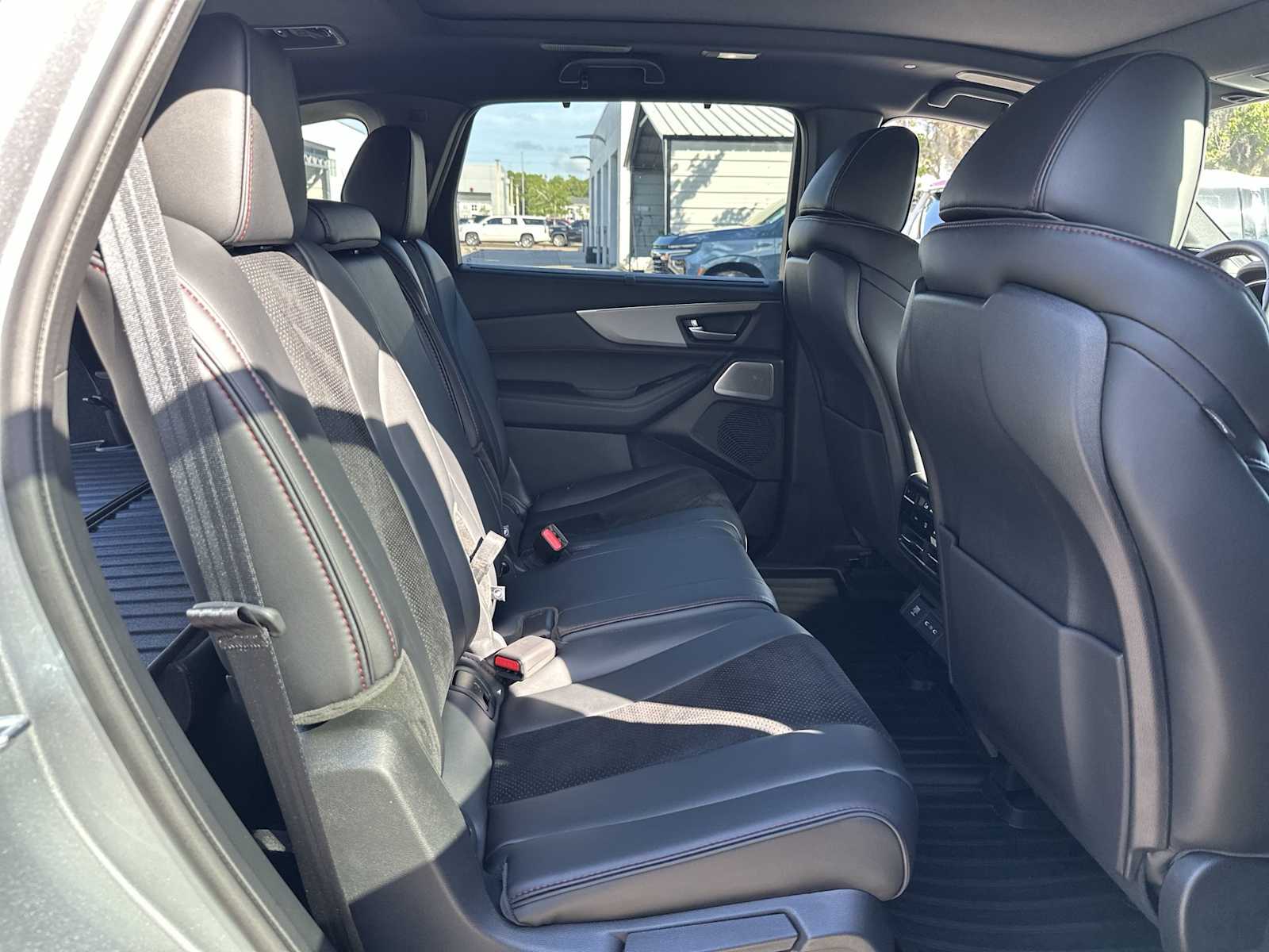 Thumbnail: 2025 Acura MDX - 19
