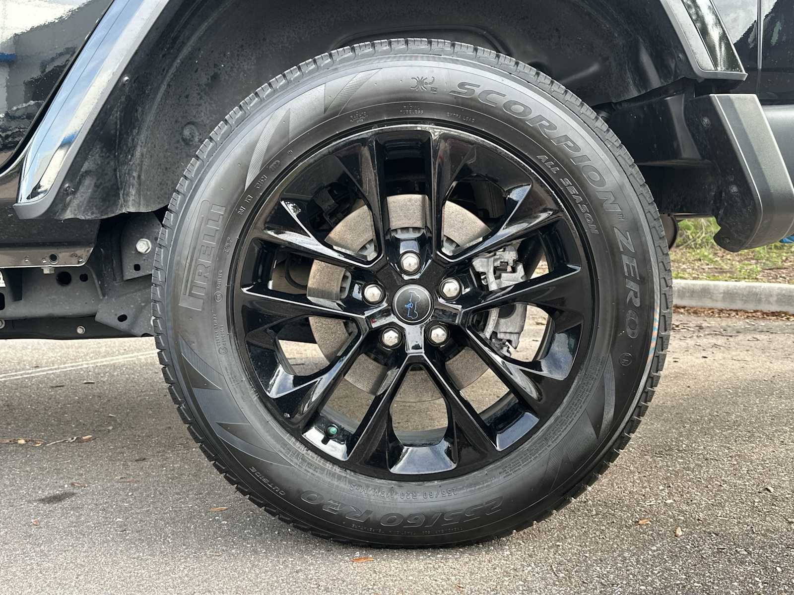 2024 Jeep Wrangler Sahara 12