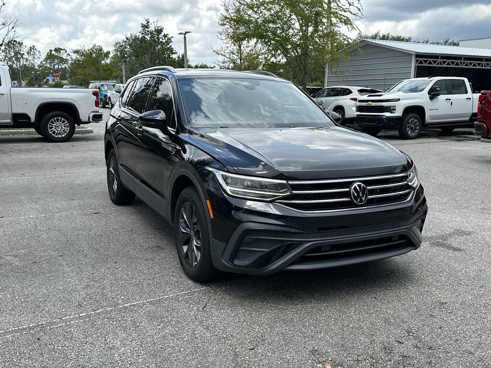 Thumbnail: 2023 Volkswagen Tiguan - 8