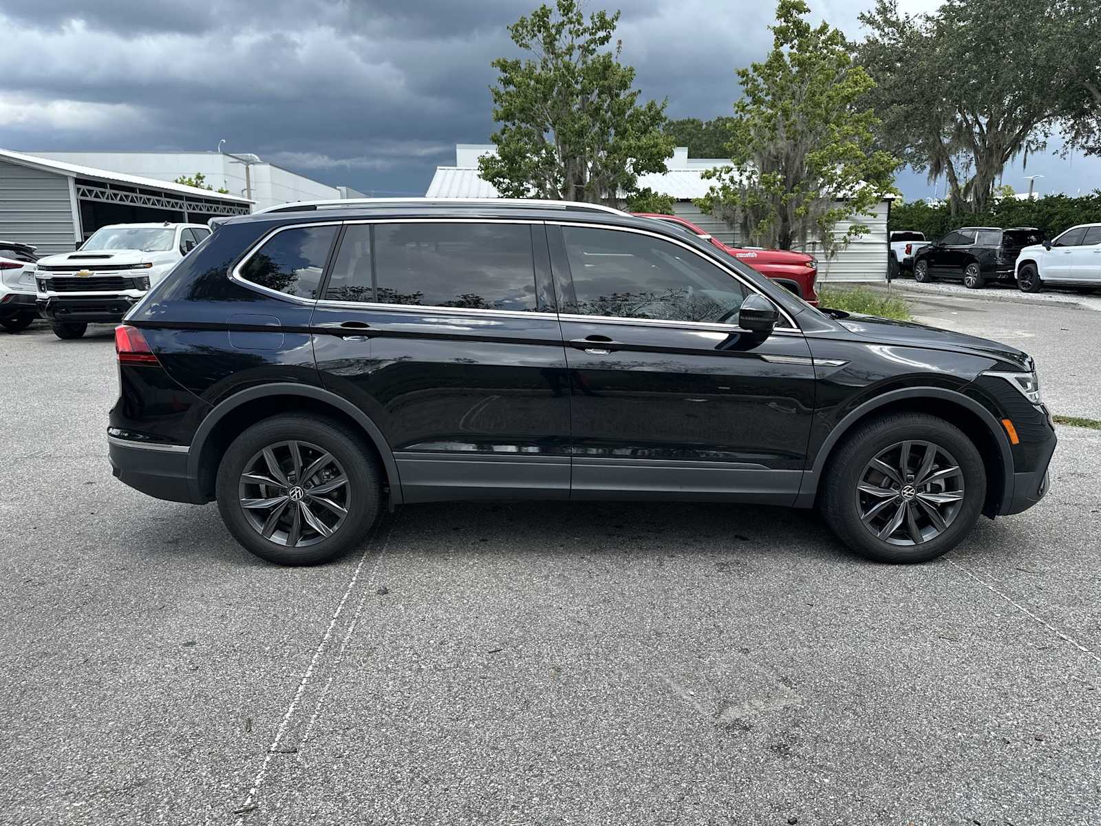 Thumbnail: 2023 Volkswagen Tiguan - 7