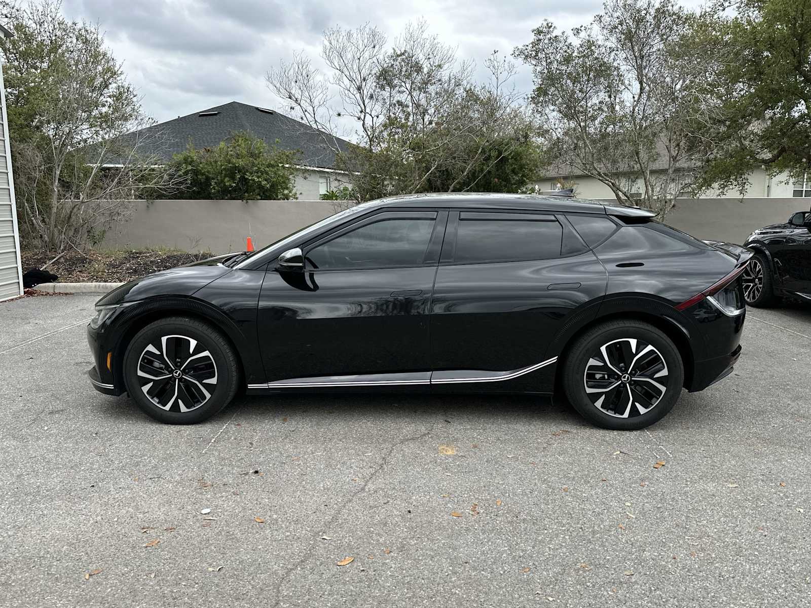 Thumbnail: 2022 Kia EV6 - 3