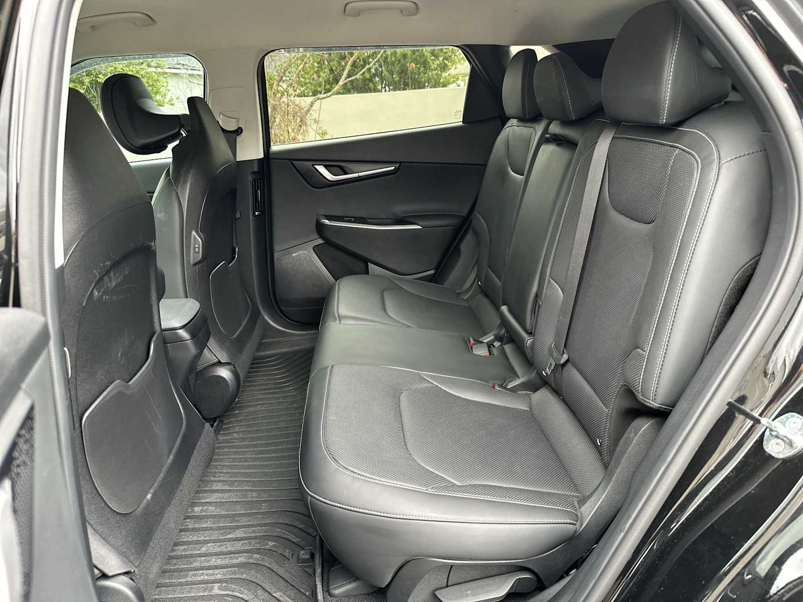 Thumbnail: 2022 Kia EV6 - 17