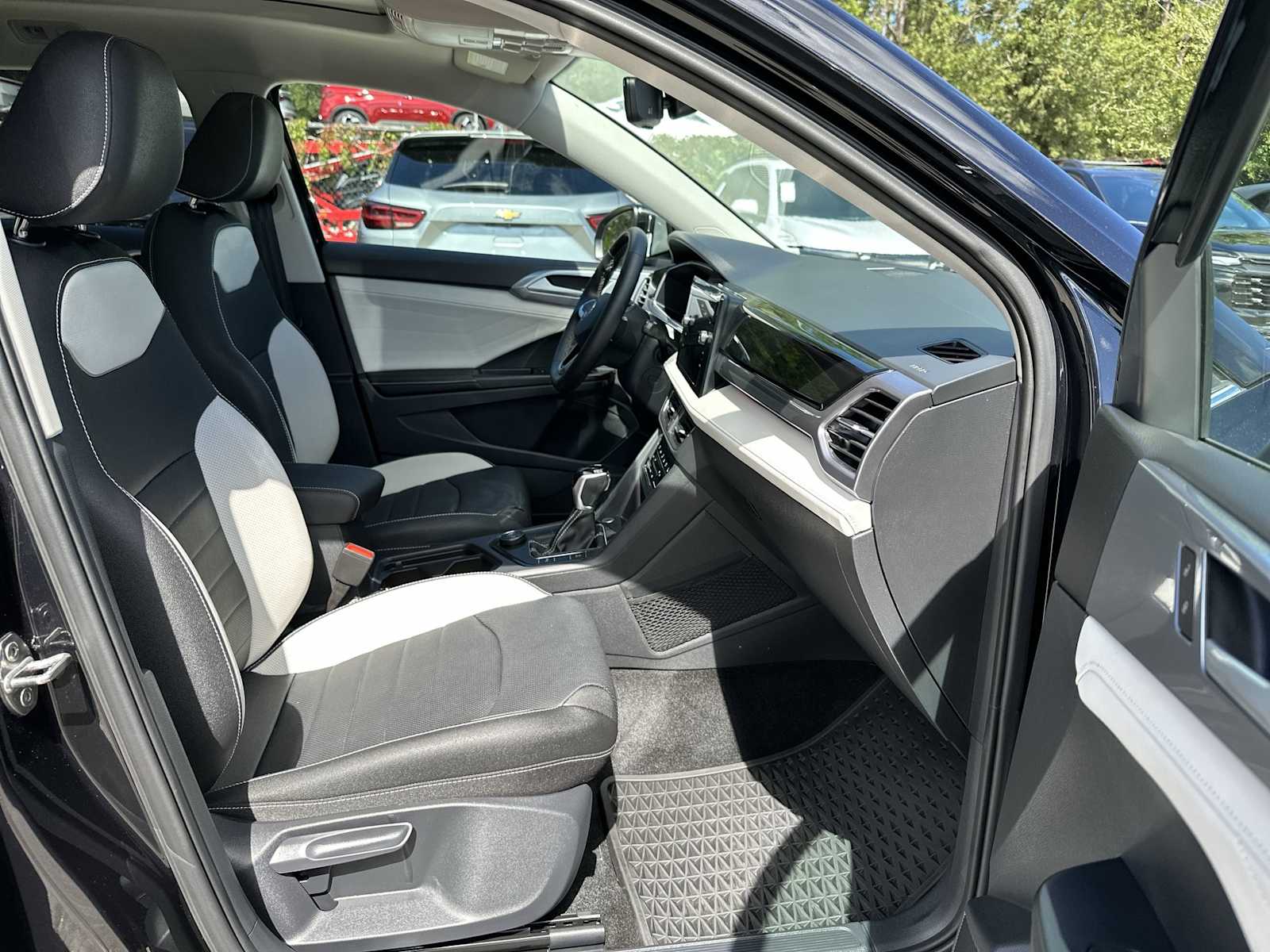 Thumbnail: 2025 Volkswagen Taos - 19