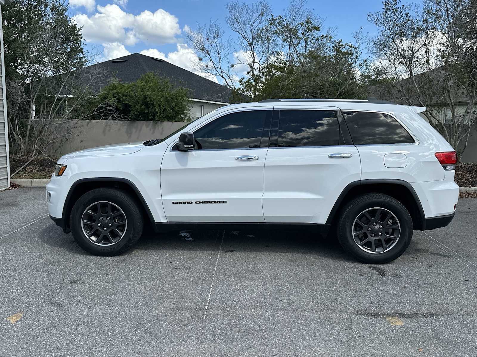 Thumbnail: 2019 Jeep Grand Cherokee - 3