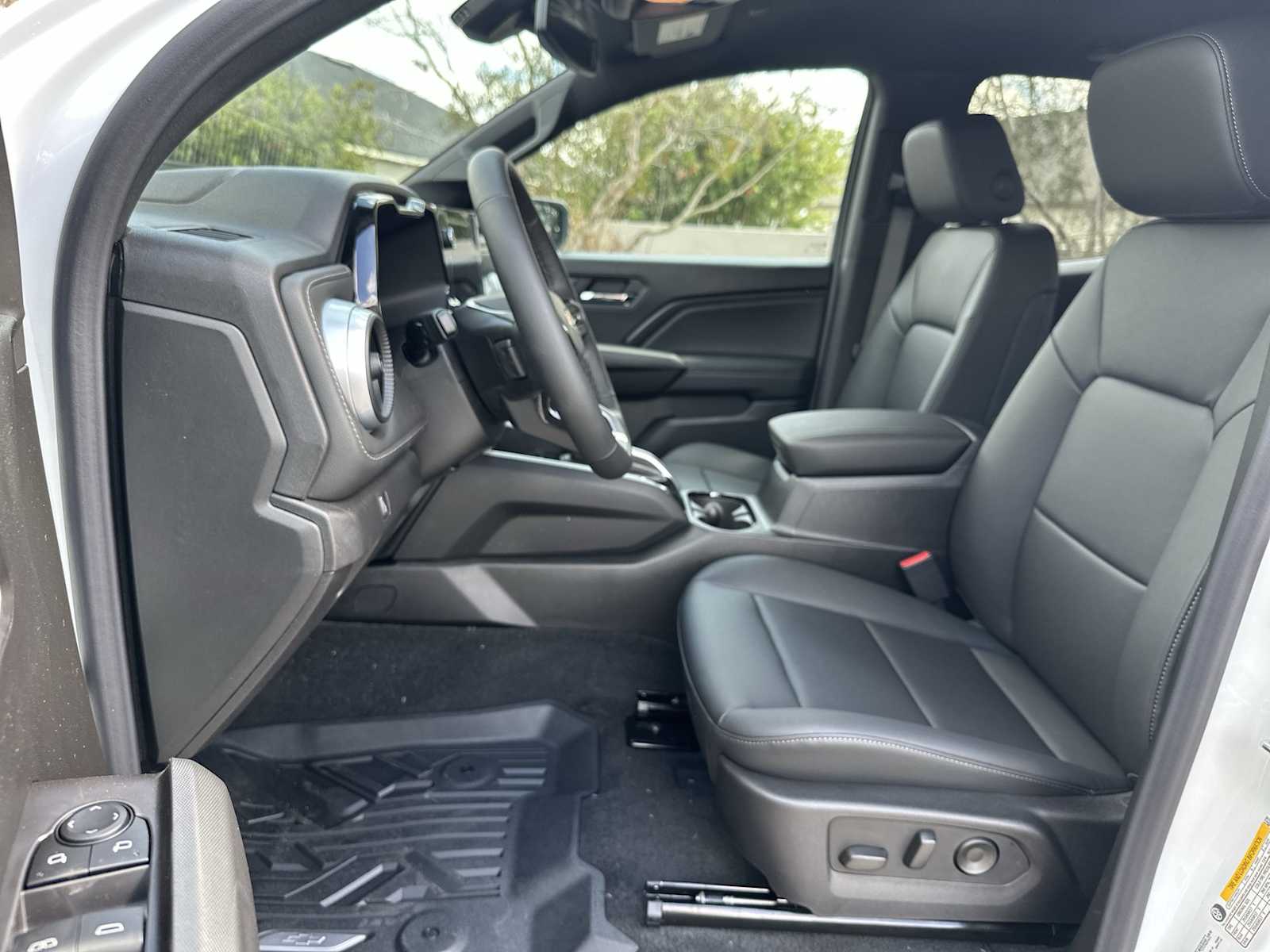 Thumbnail: 2026 Chevrolet Colorado - 15