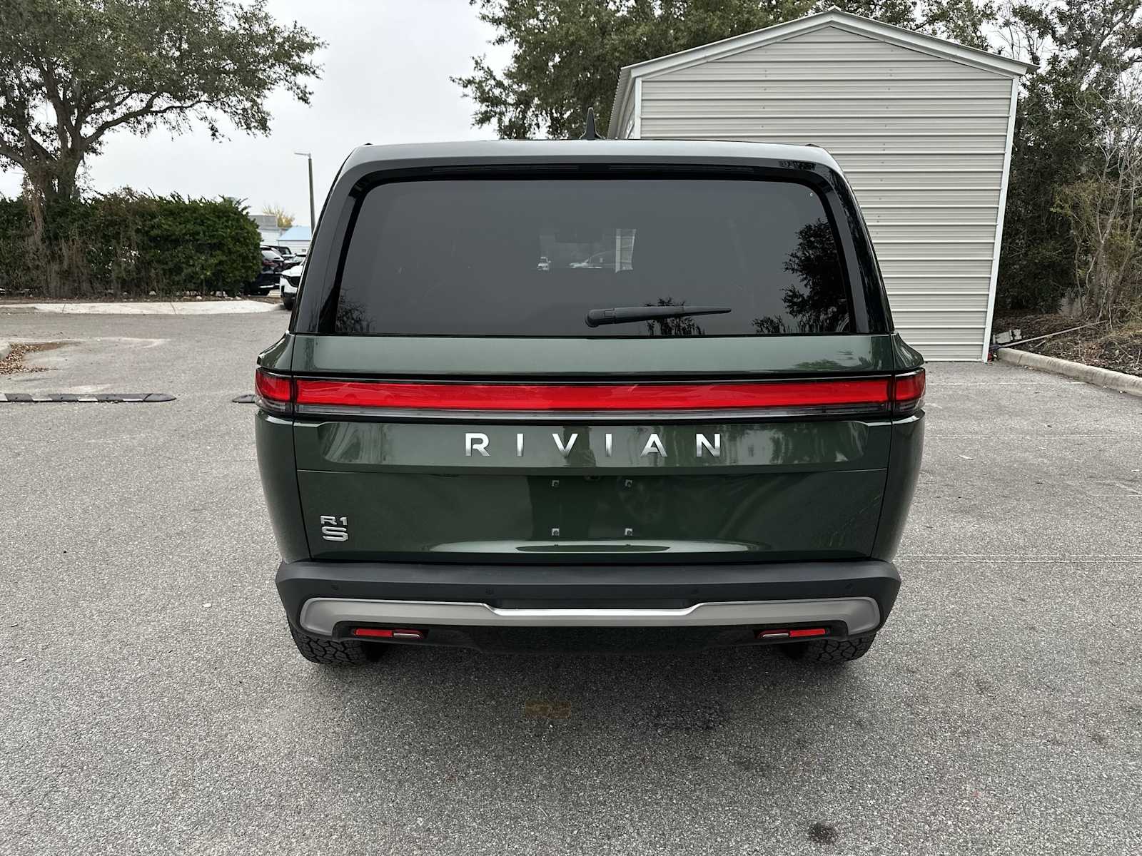 Thumbnail: 2025 Rivian R1S - 5