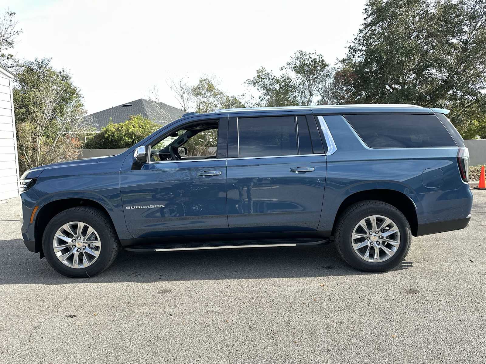 Thumbnail: 2026 Chevrolet Suburban - 3