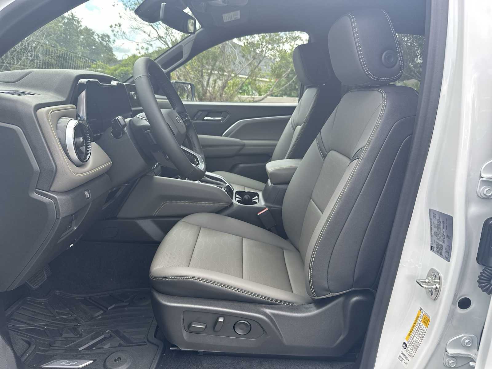 Thumbnail: 2026 Chevrolet Colorado - 15