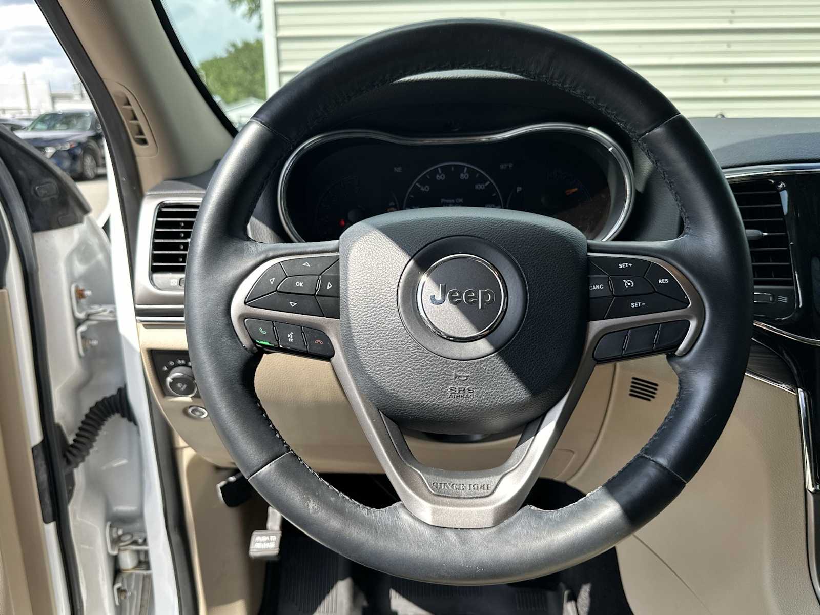 Thumbnail: 2019 Jeep Grand Cherokee - 20