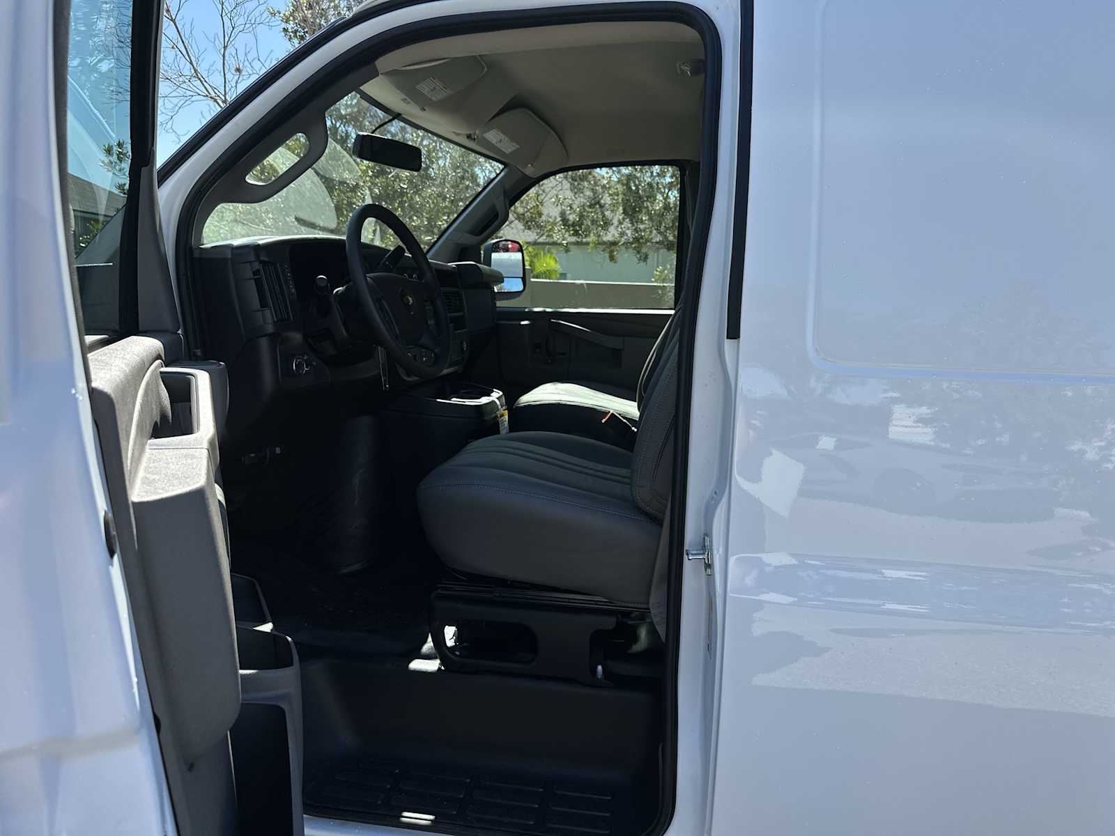 Thumbnail: 2025 Chevrolet Express - 3