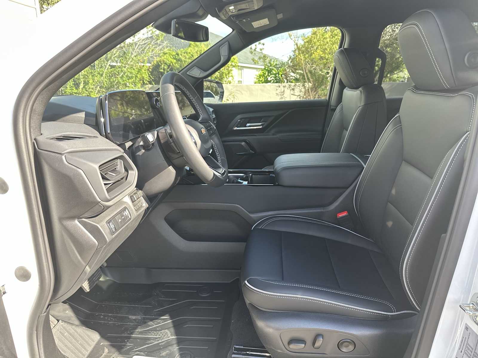 Thumbnail: 2026 Chevrolet Silverado EV - 15