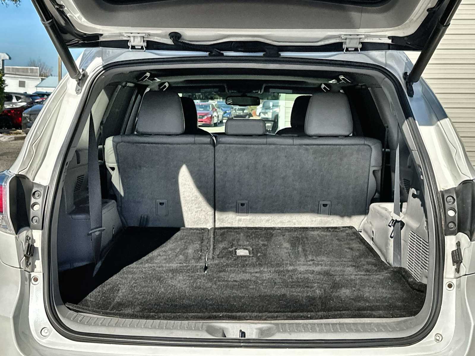 Thumbnail: 2015 Toyota Highlander - 25