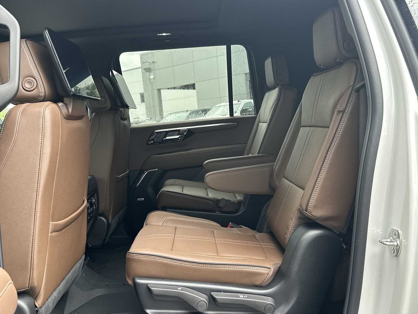 Thumbnail: 2025 Chevrolet Suburban - 17