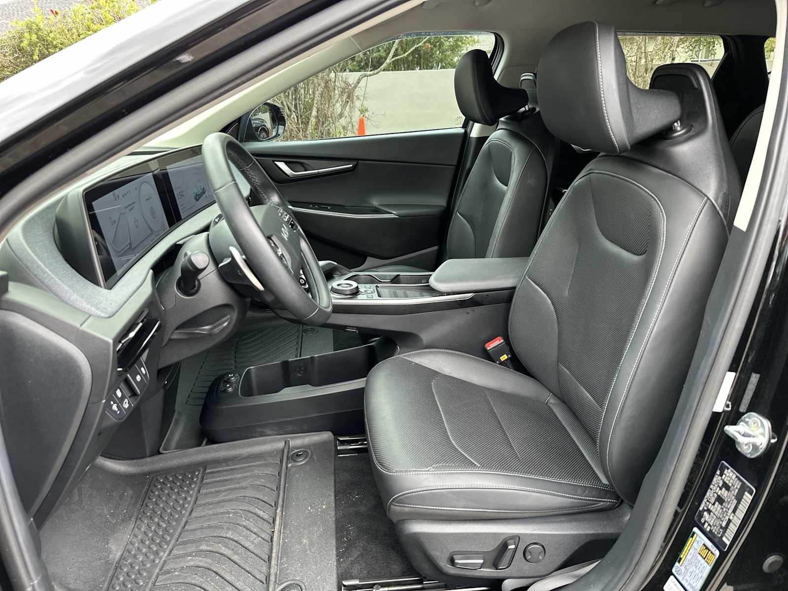 Thumbnail: 2022 Kia EV6 - 15