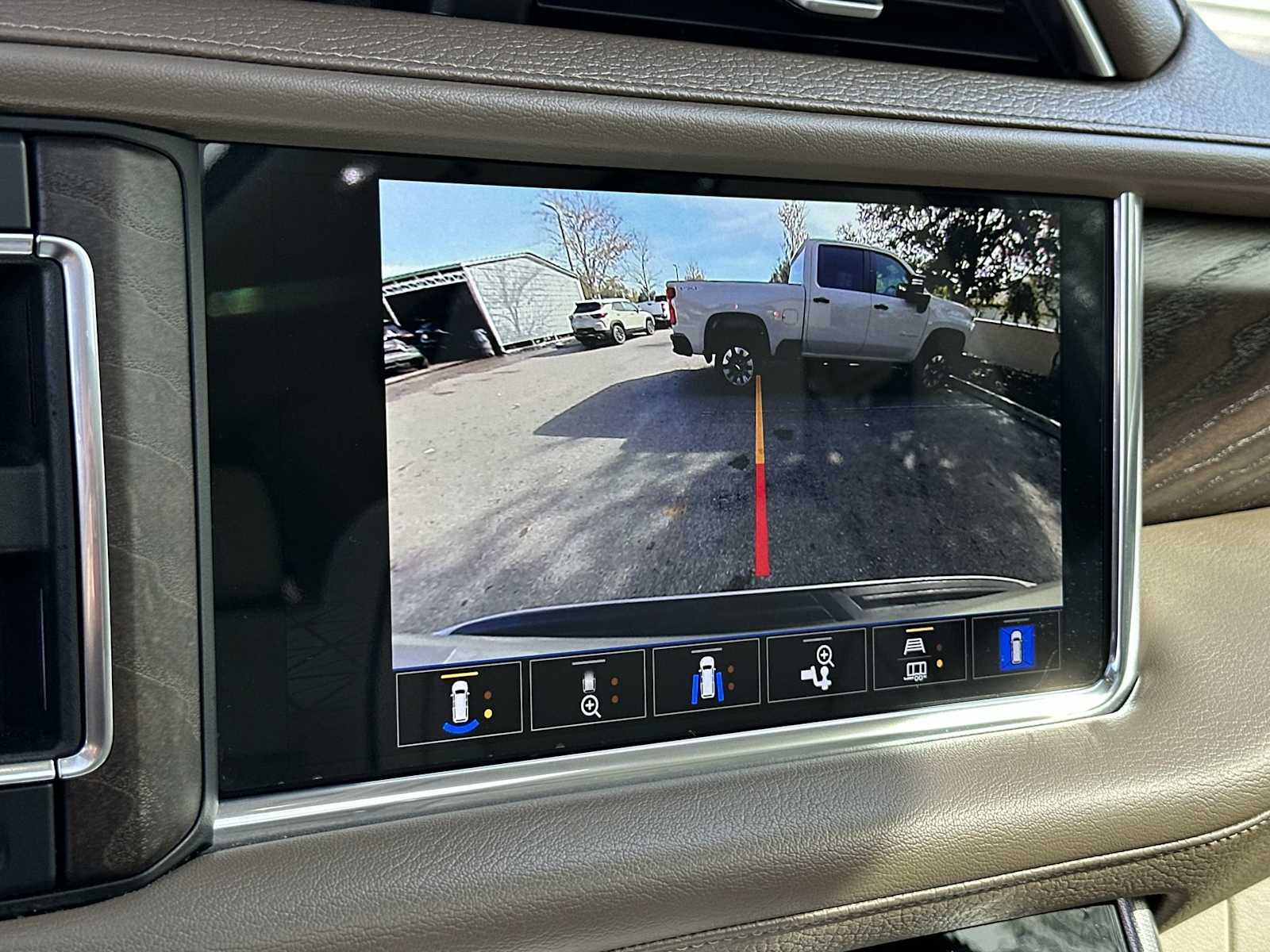 Thumbnail: 2023 GMC Yukon XL - 23