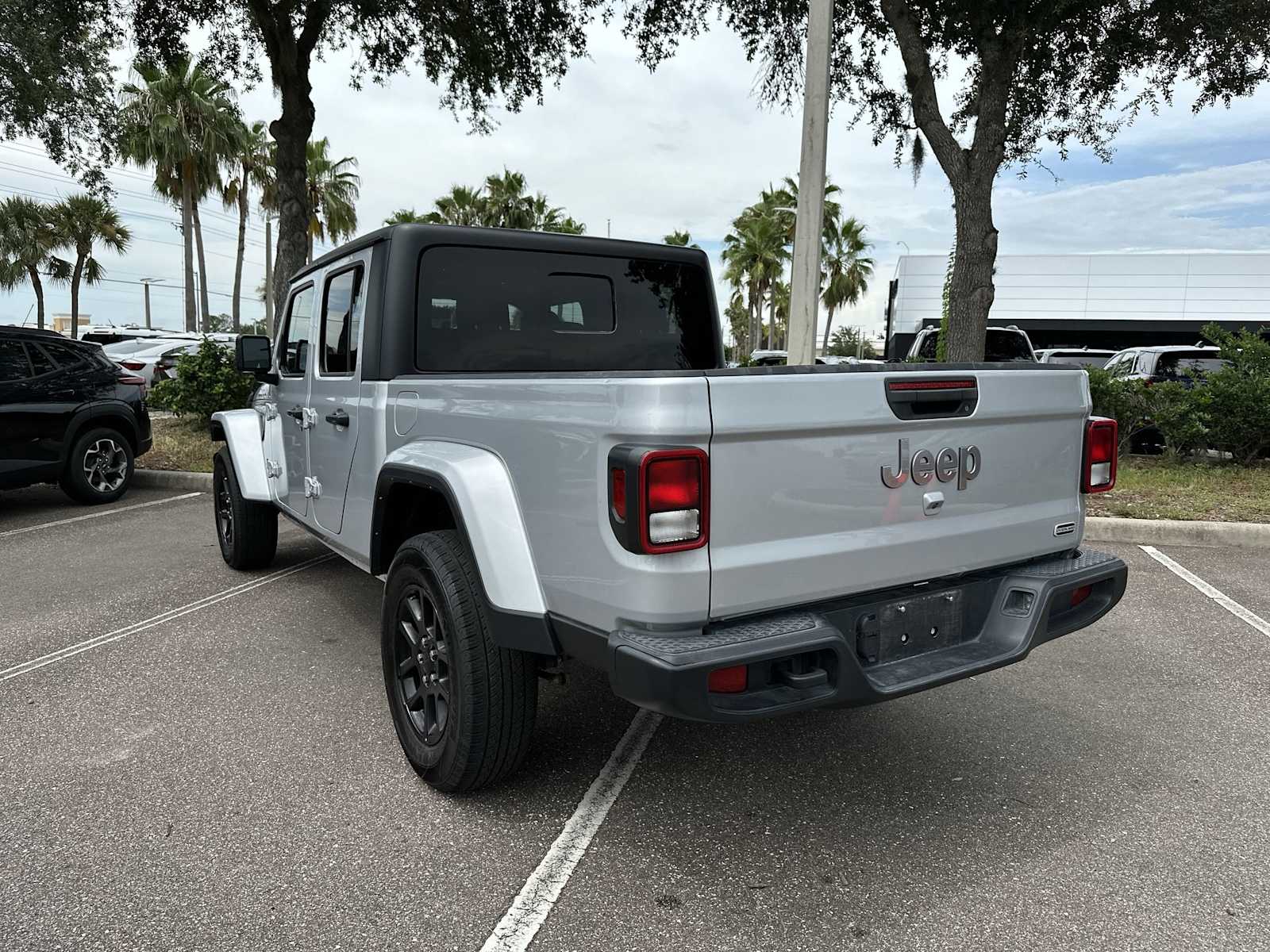 Thumbnail: 2023 Jeep Gladiator - 4