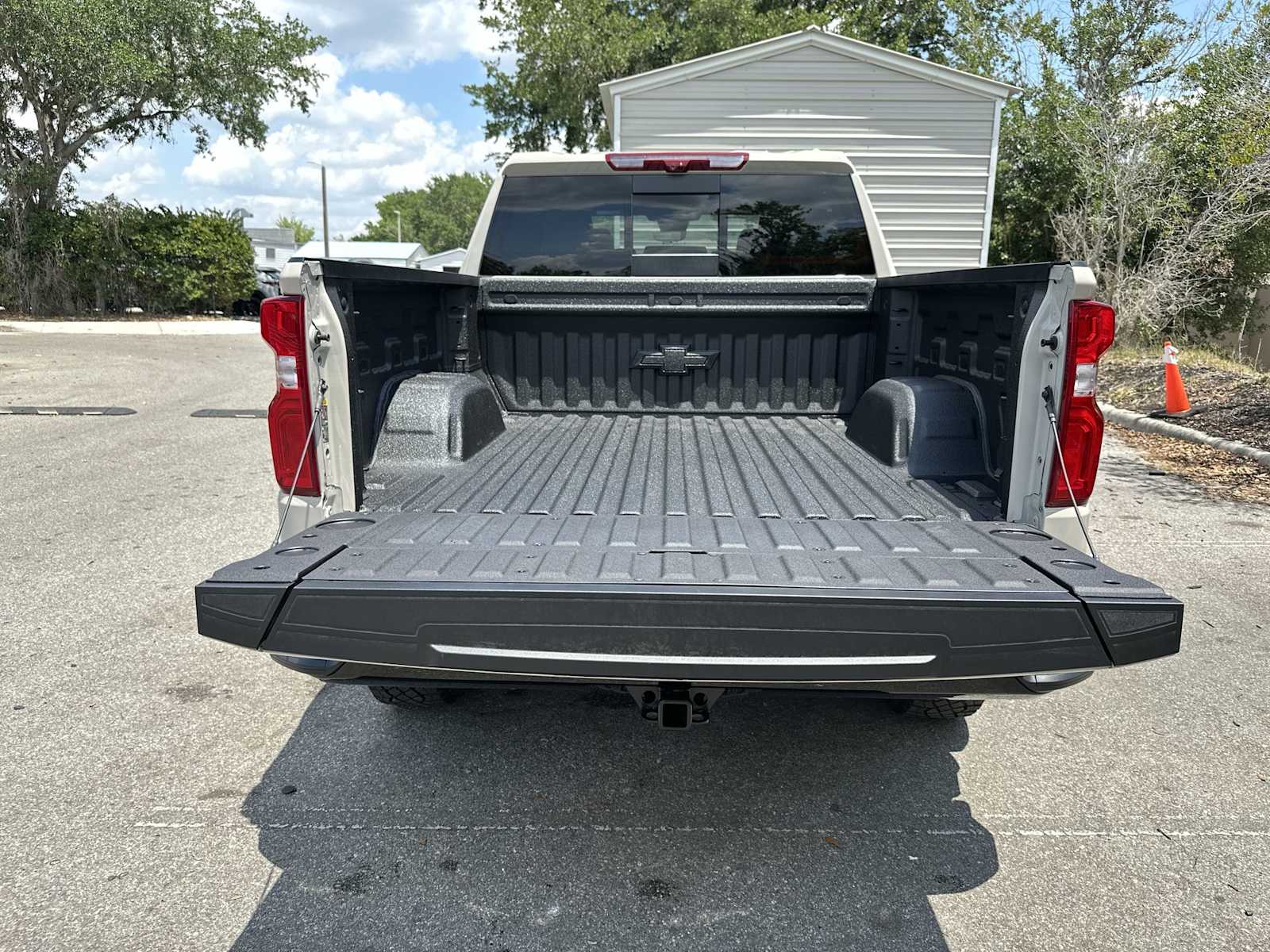 Thumbnail: 2026 Chevrolet Silverado 1500 - 26