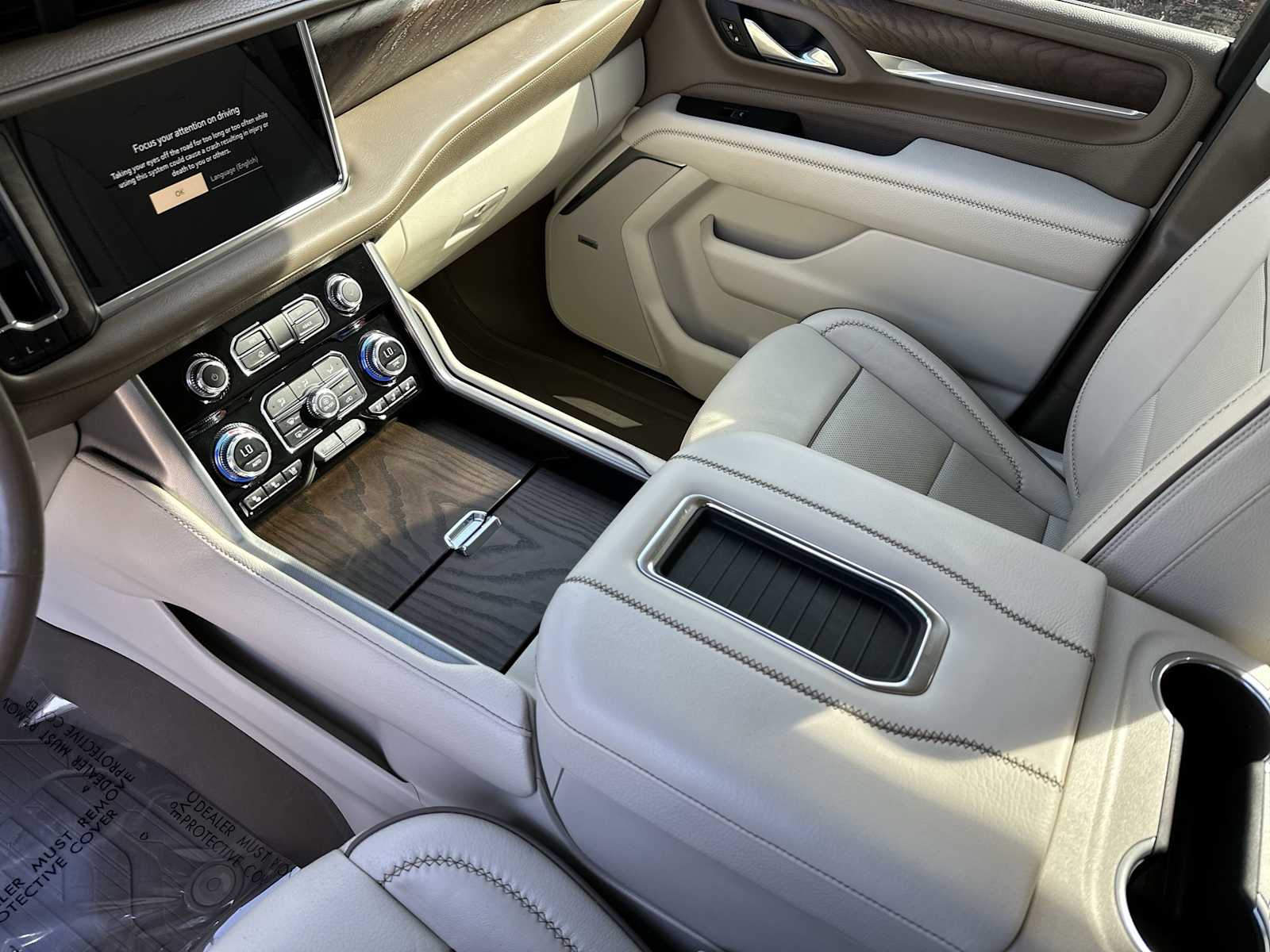 Thumbnail: 2023 GMC Yukon XL - 22