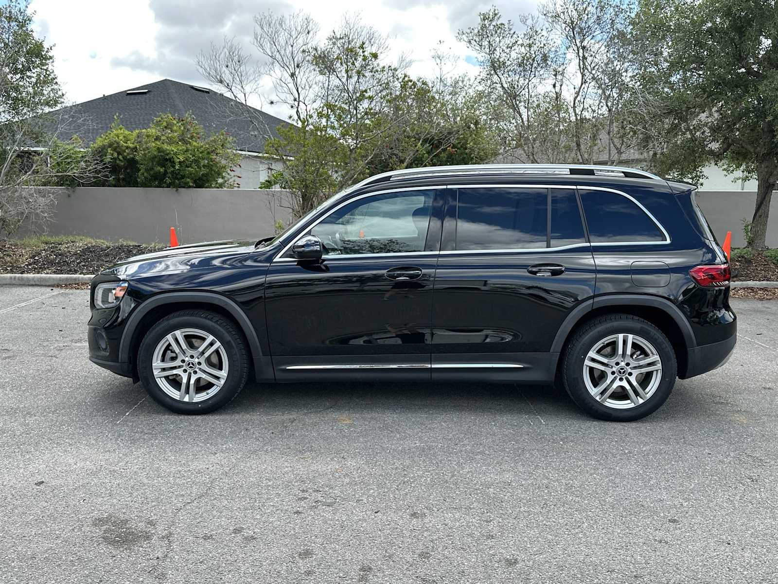 Thumbnail: 2023 Mercedes-Benz GLB - 3